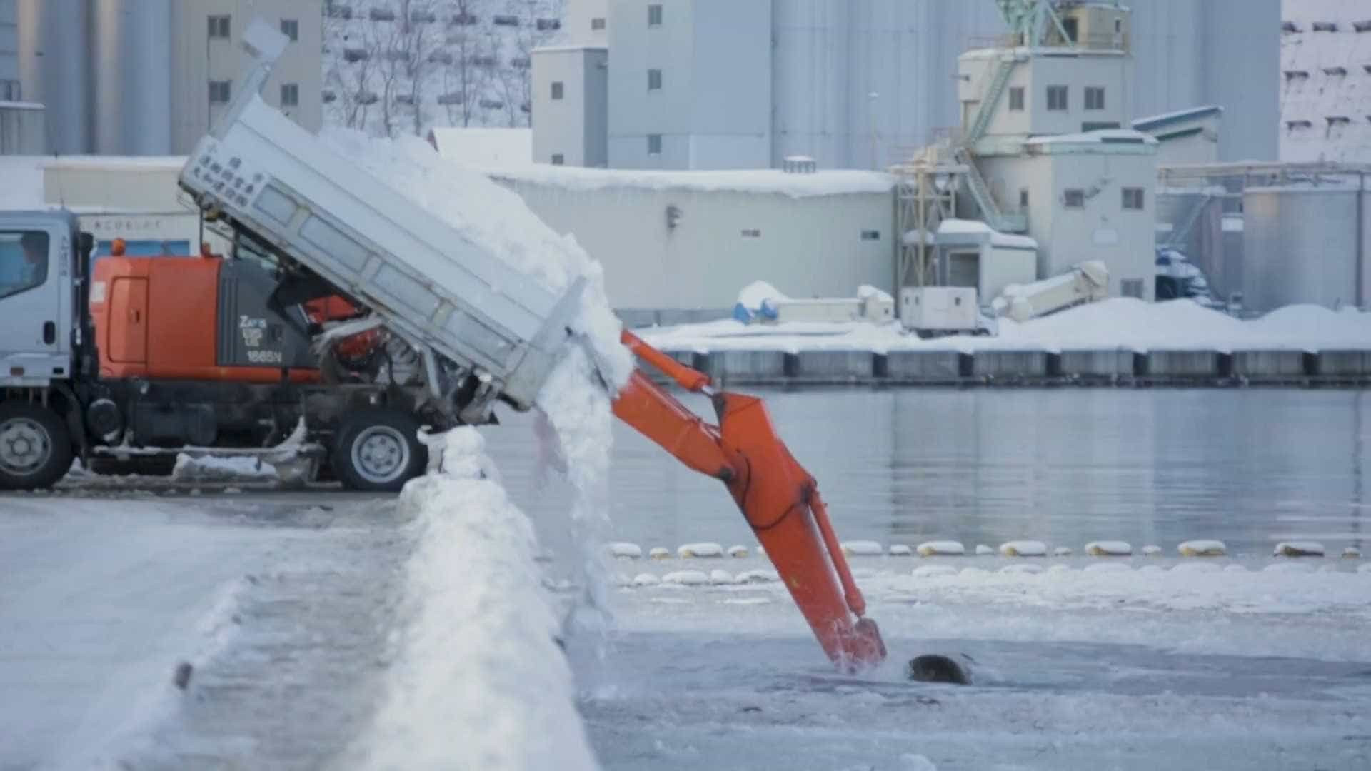 Trabalhadores no Japão limpam neve de forma inovadora!