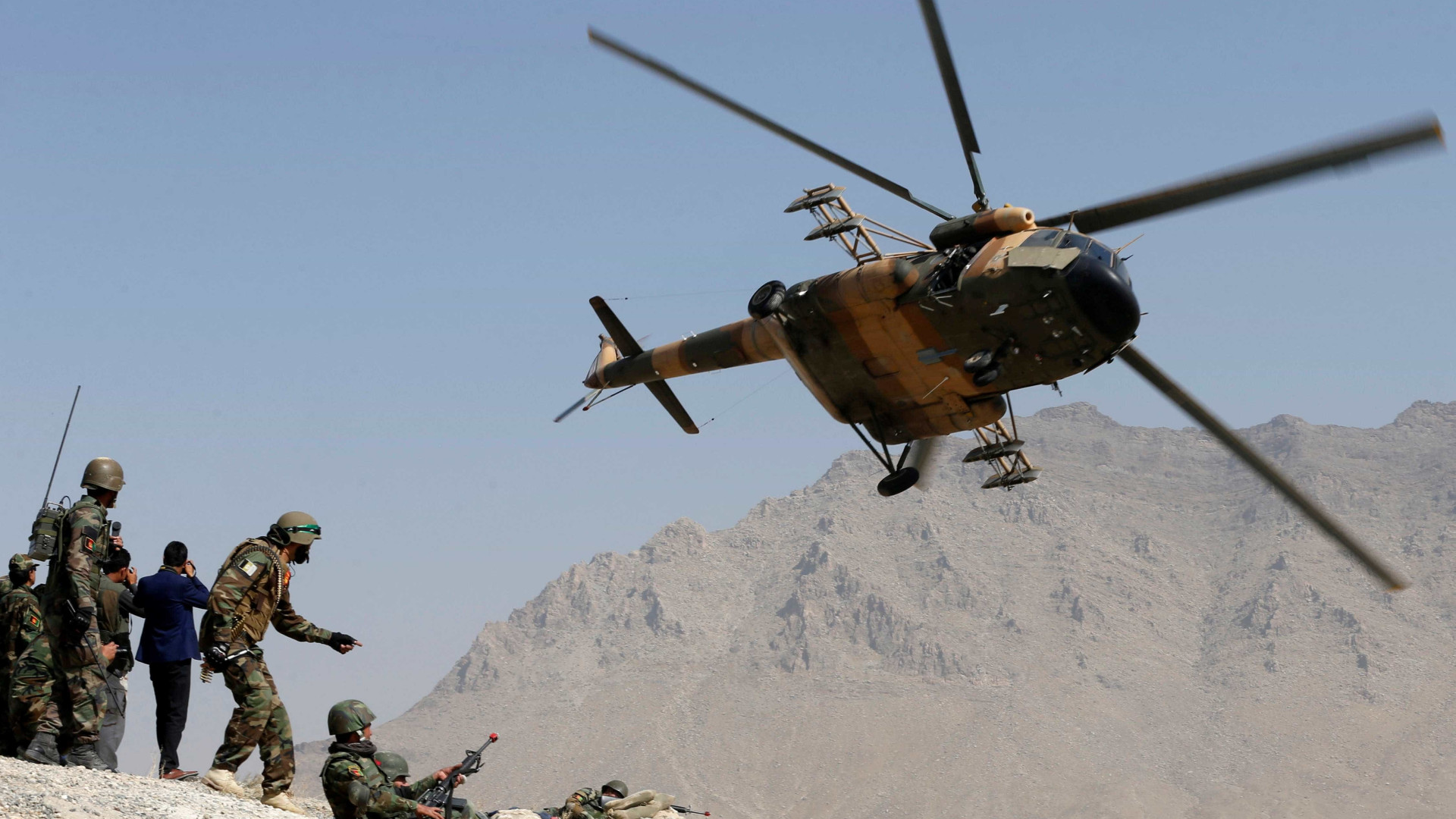 Ataque perto de academia militar mata 14 no Afeganistão