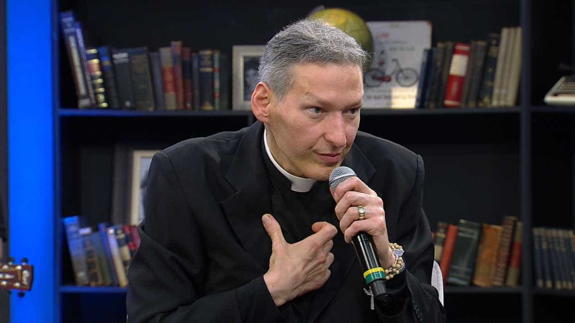 Padre Marcelo Rossi relata dramas pessoais para se aproximar de fiéis em novo livro