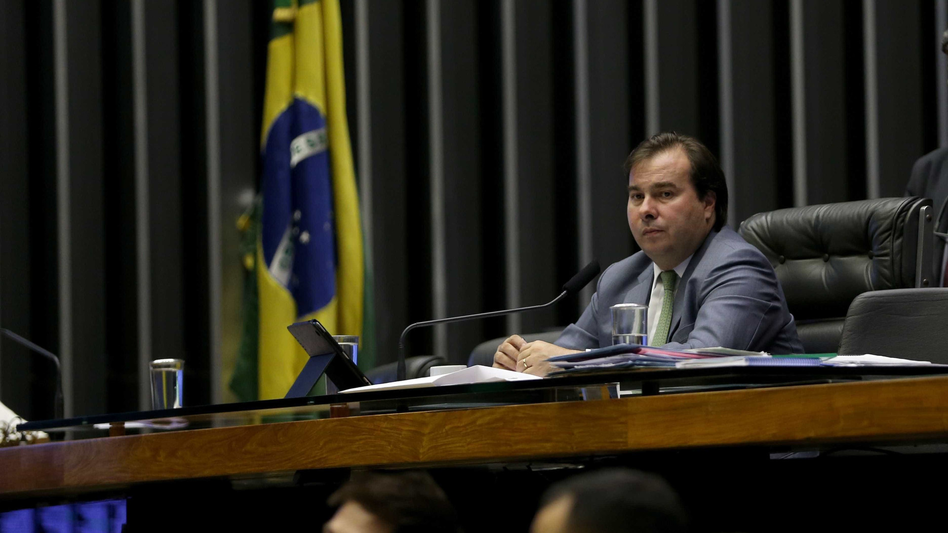 Após rebaixamento do Brasil, Maia se diz magoado com governo