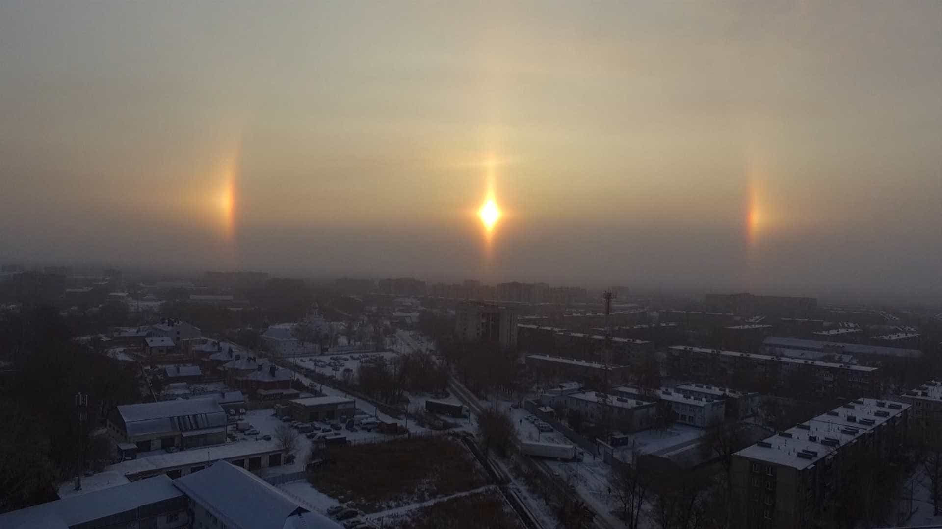 Fenômeno natural cria auréola em volta do Sol na Rússia