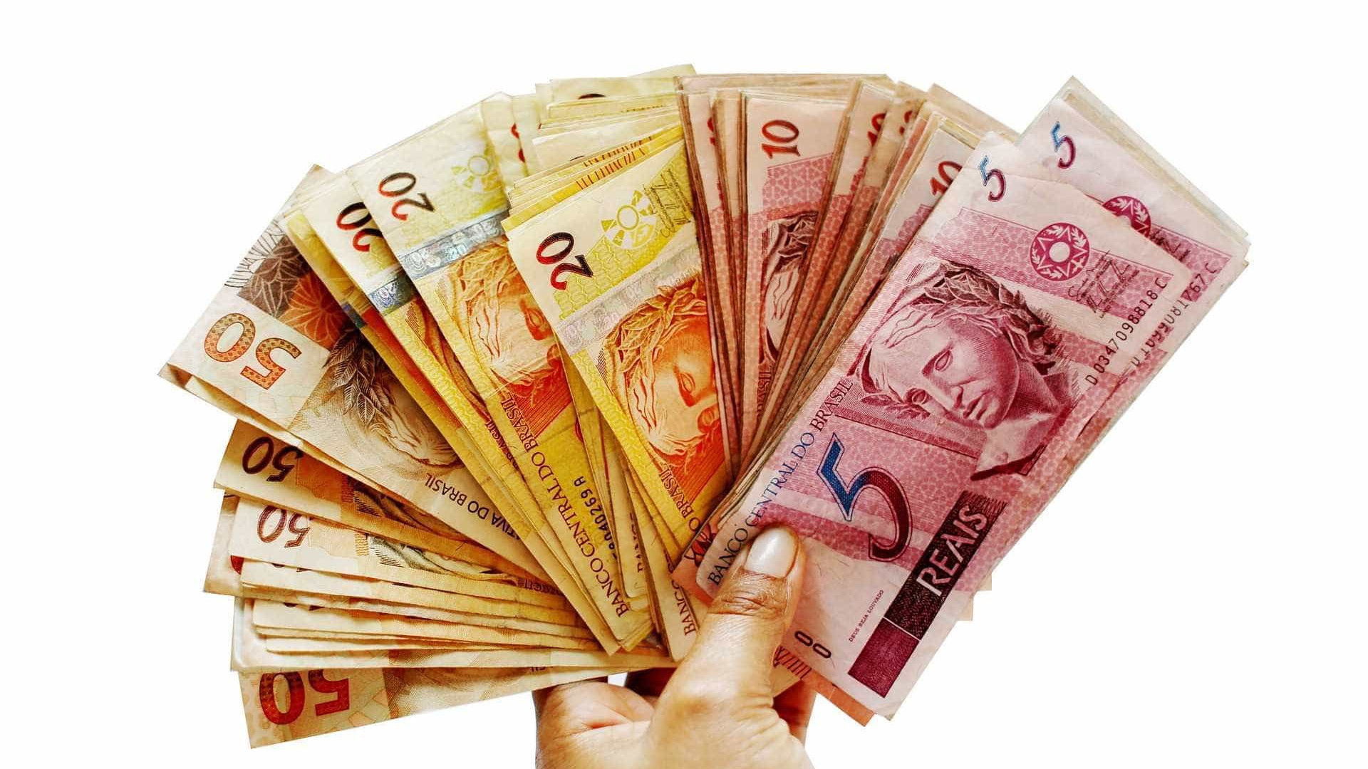 Salário mínimo de R$ 1.302 pode ser revisado até 1º de maio, diz ministro