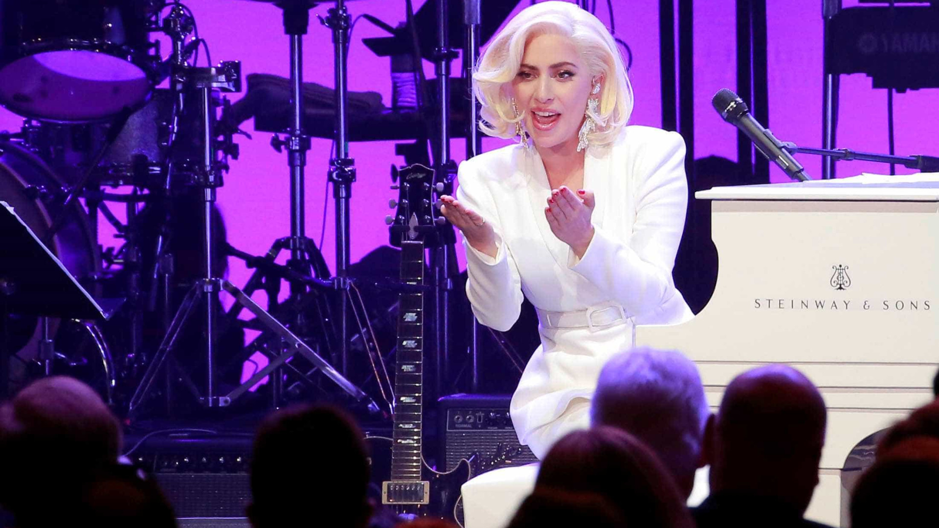 Lady Gaga lembra de tatuagem feita no Rio e diz 'estamos conectados'