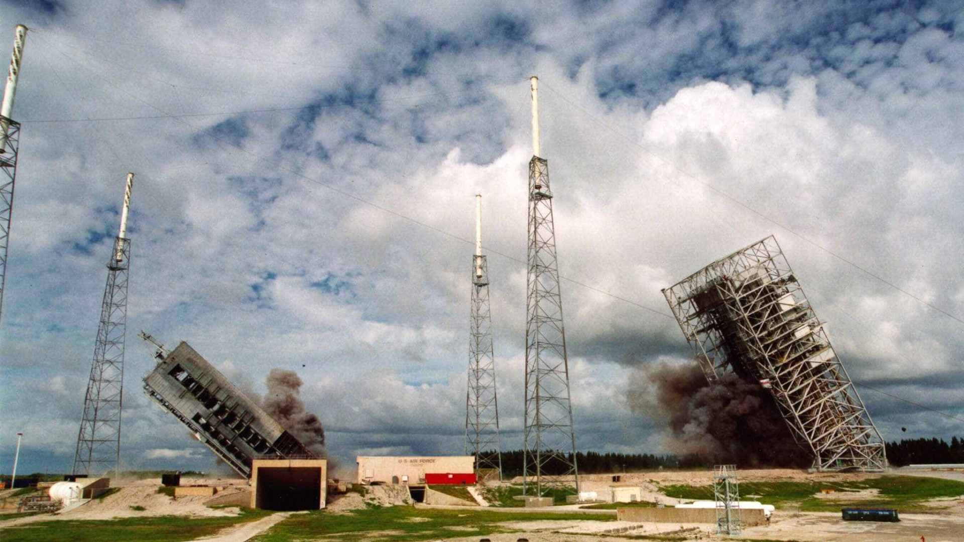 Torre de lançamento de foguetes da NASA de US$ 1 bi está se curvando