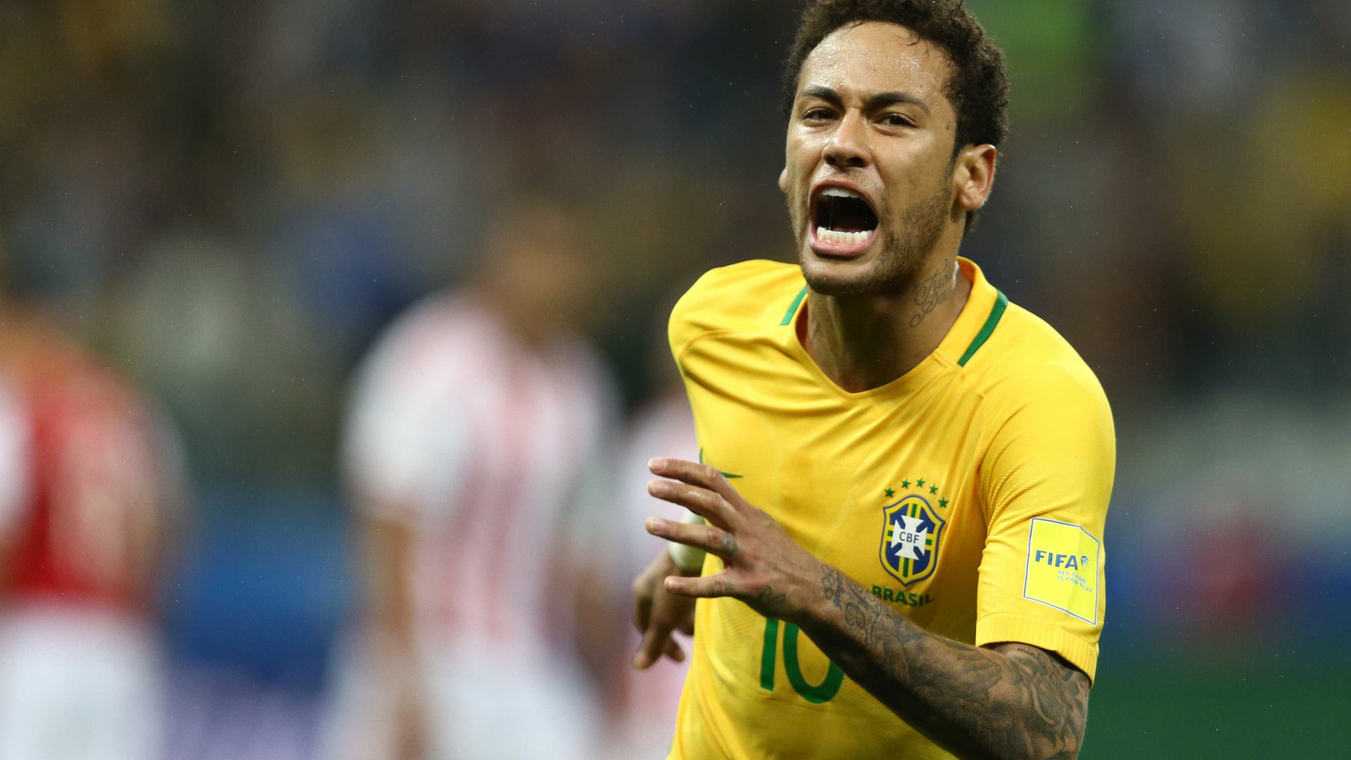 Ex-médico da seleção diz que Neymar não poderá pisar por duas semanas