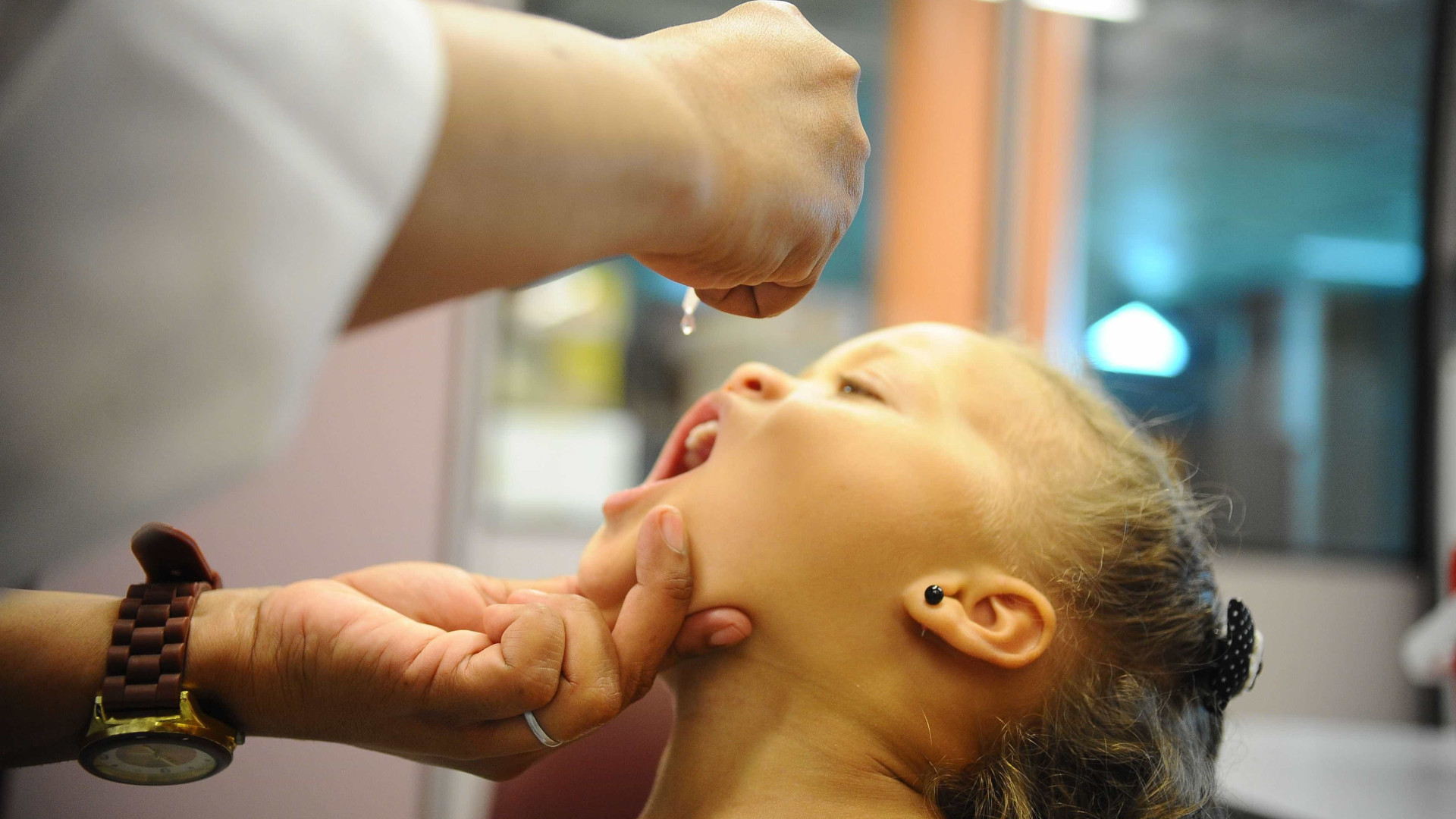 Vacinação contra pólio e sarampo atinge 51% da meta
