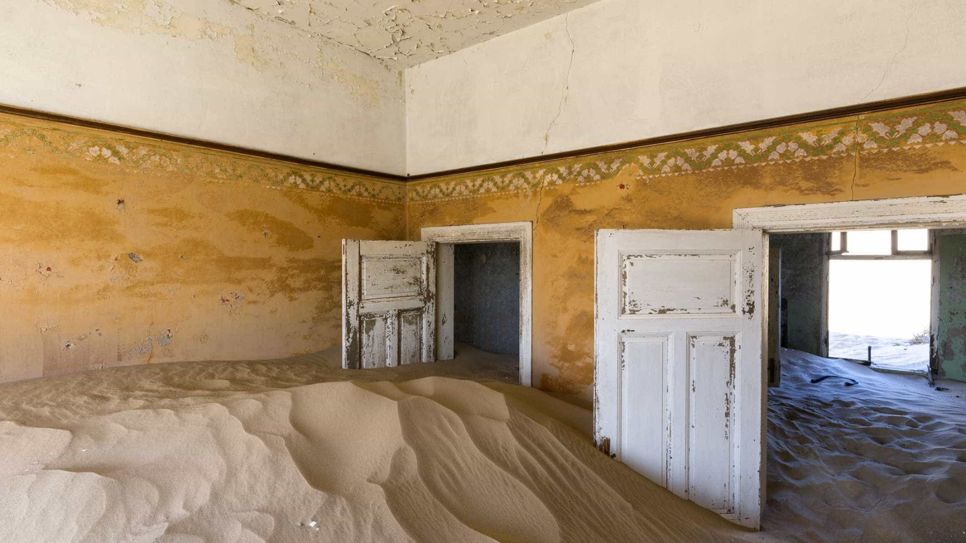 Kolmanskop: cidade fantasma no deserto de Namíbia
