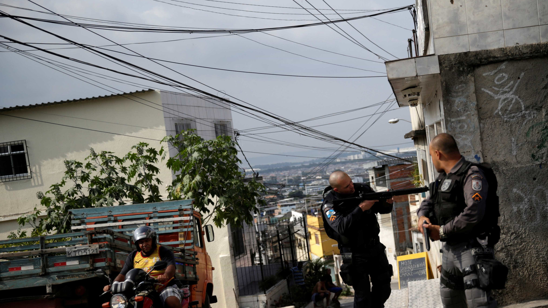 Mortes em confronto com polícia aumentam 46% em maio no RJ