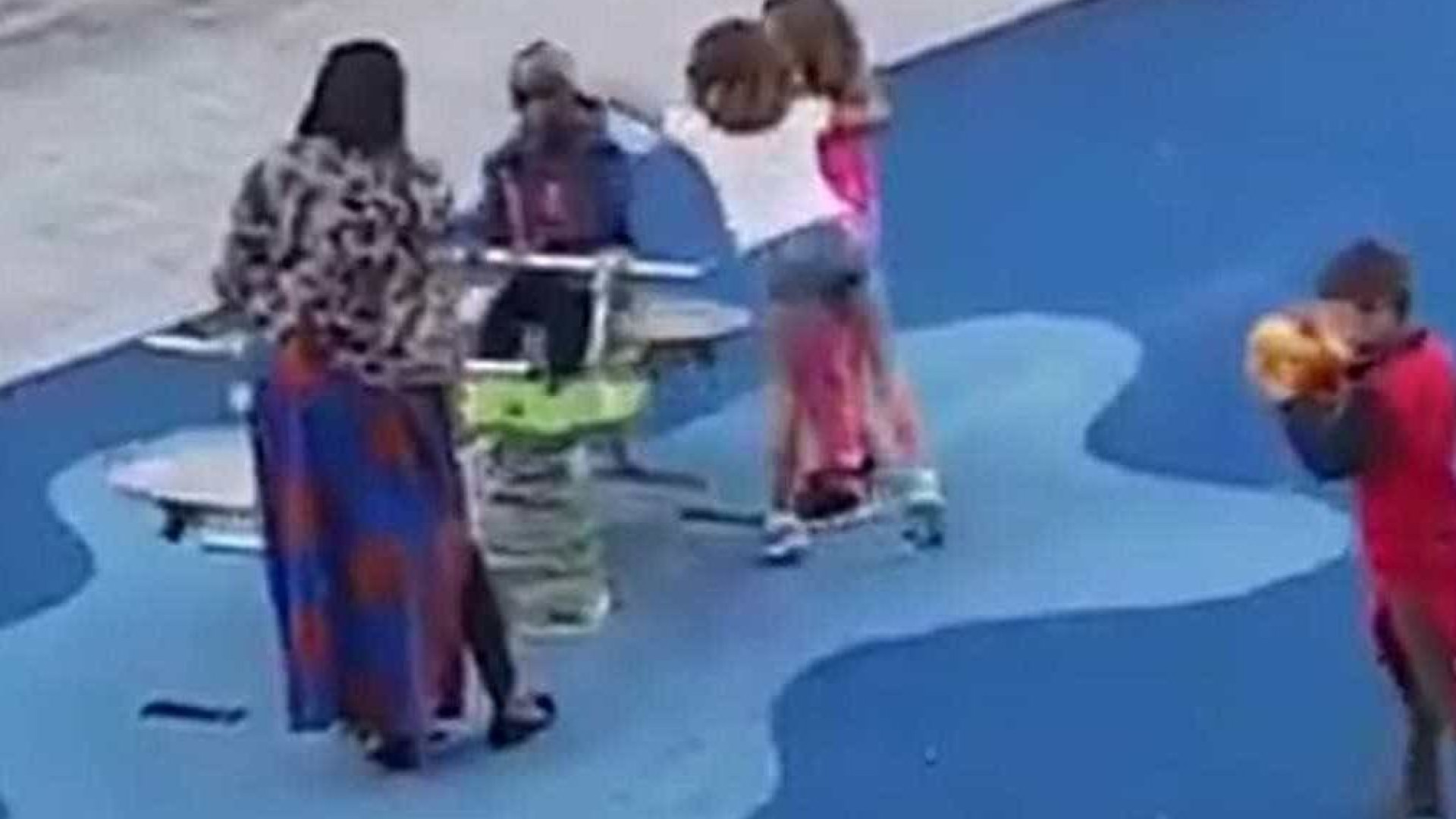 Racismo: crianças afastam menino negro em parque infantil na Espanha
