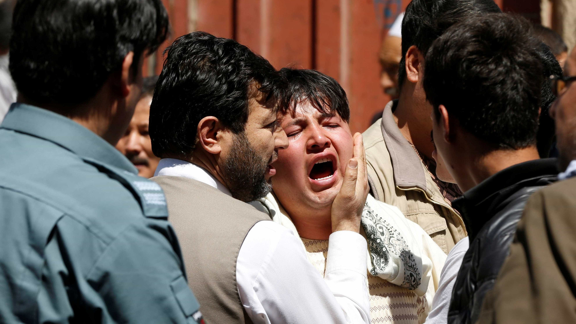 Sobe para 57 o número de mortos e 119 feridos no atentado em Cabul