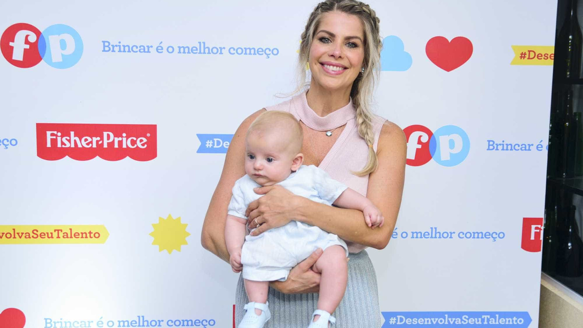 'Doar leite materno é um ato de amor', diz Karina Bacchi