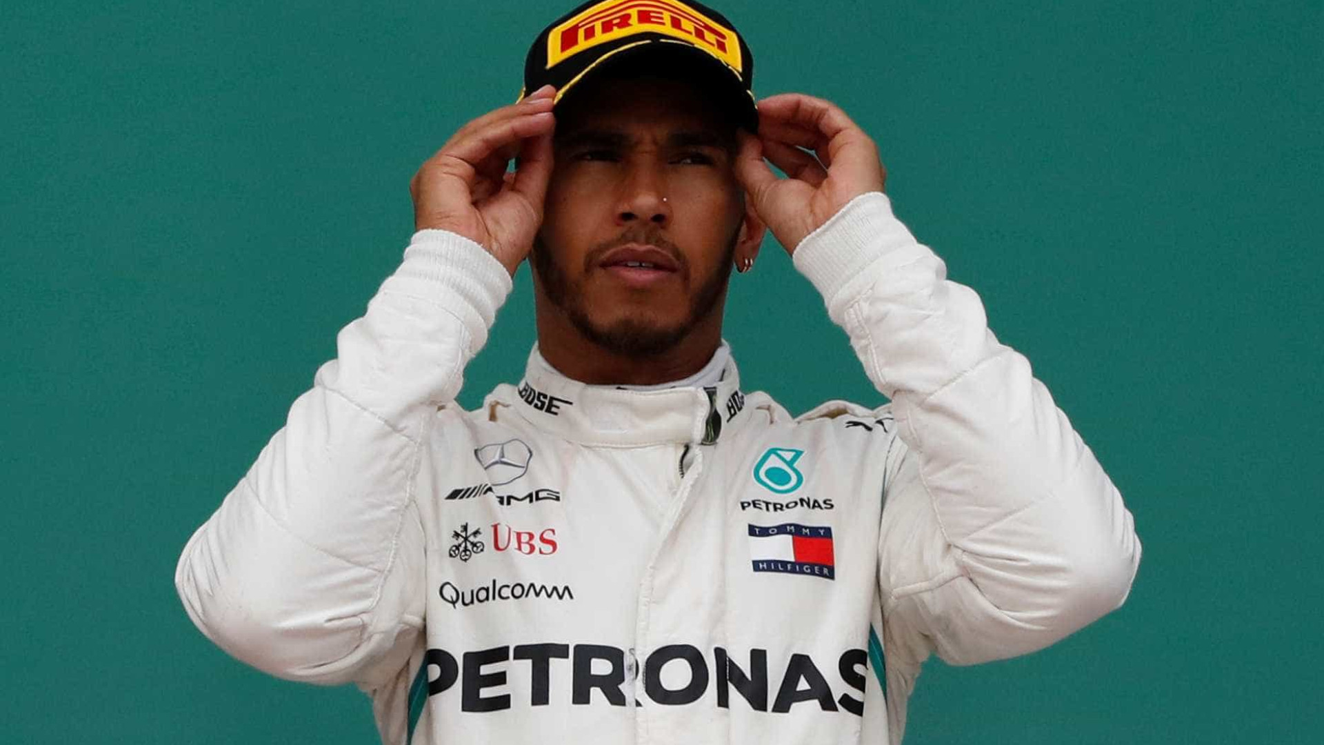 Lewis Hamilton lidera dobradinha da Mercedes em Barcelona com melhor tempo do dia