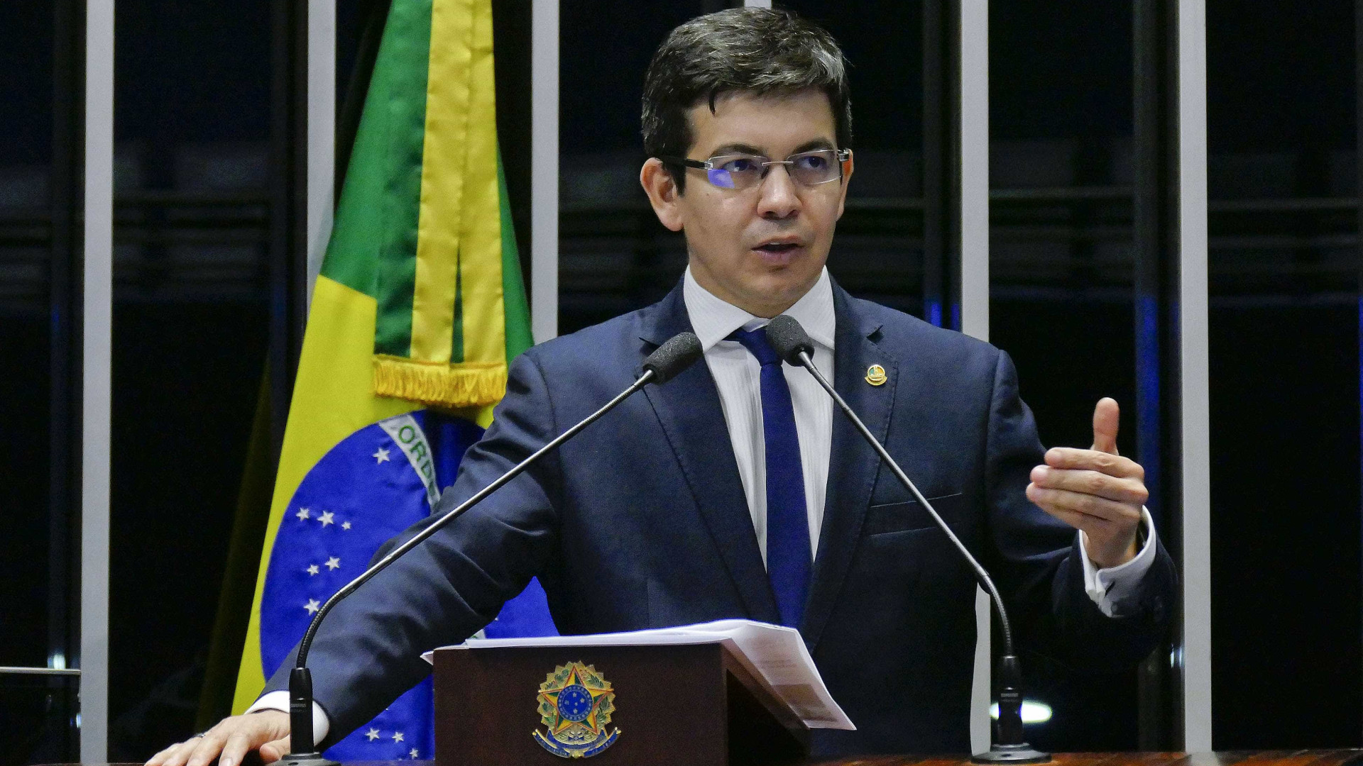 Randolfe quer cúpula da CPI no Conselho para 'tomar depoimento' de Bolsonaro