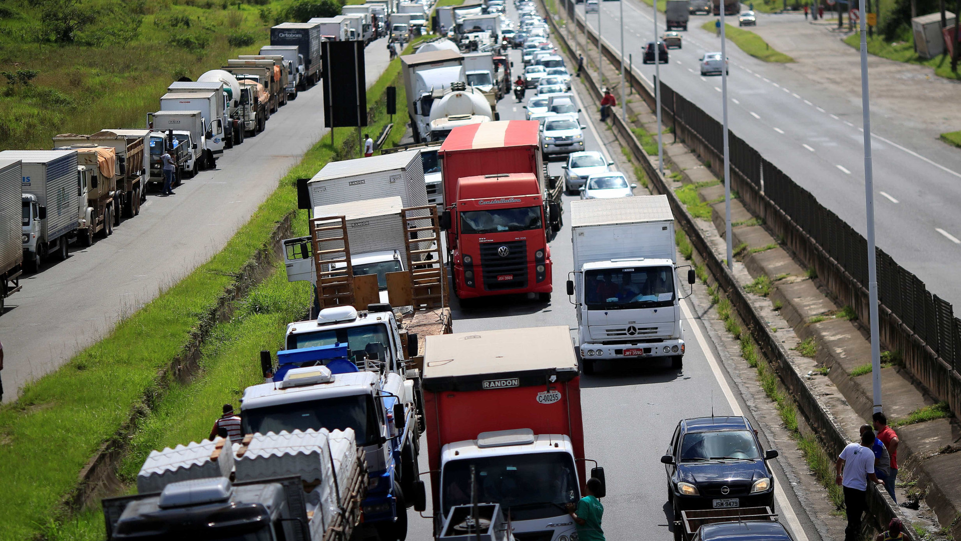 Bolsonaro está disponível para discutir solução para caminhoneiros