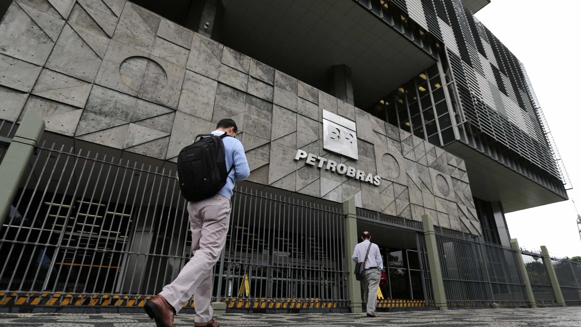 Com petróleo em baixa, Petrobras perde US$ 49 bi em valor de mercado