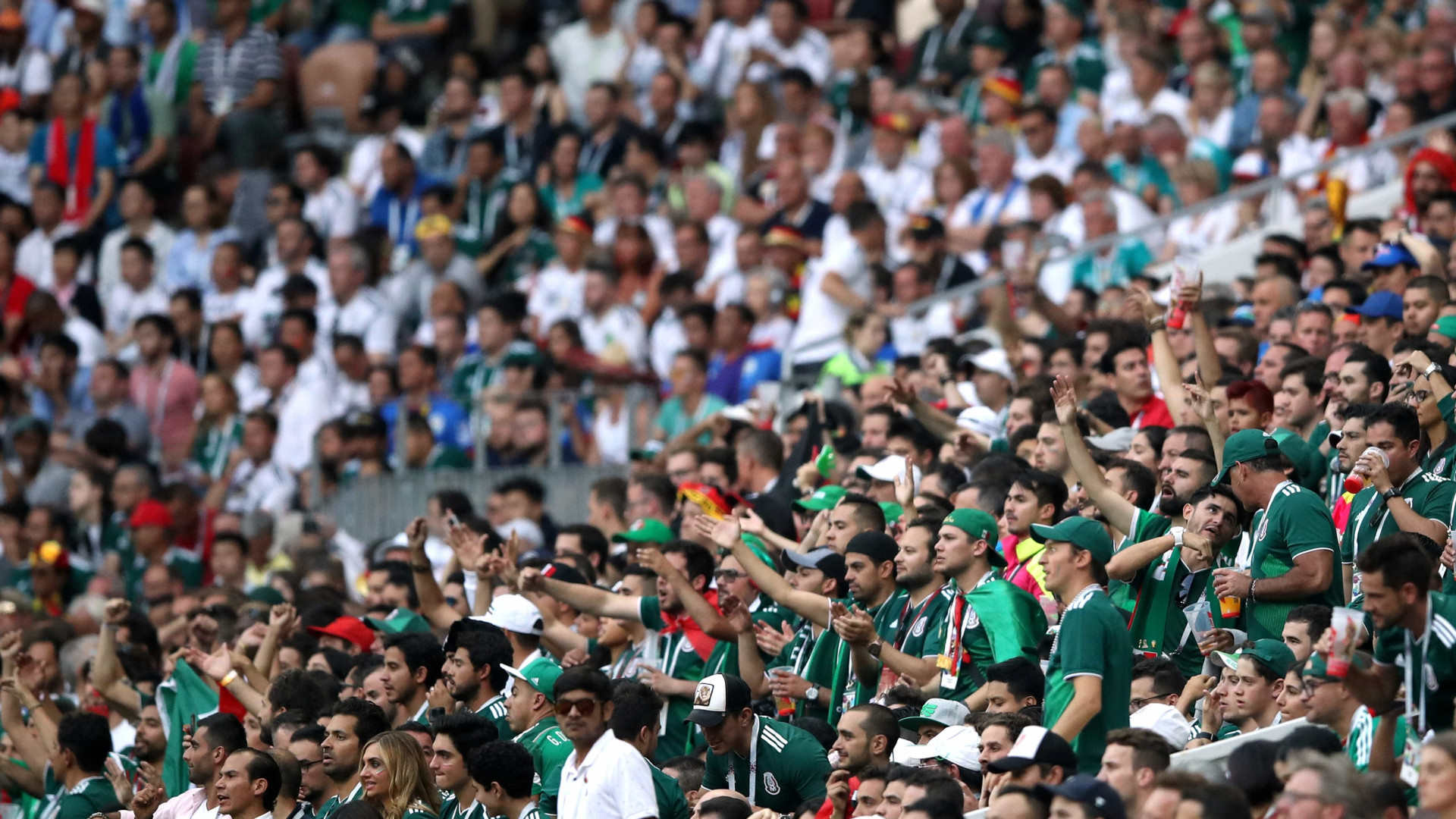 México é multado pela Fifa após grito homofóbico de torcedores