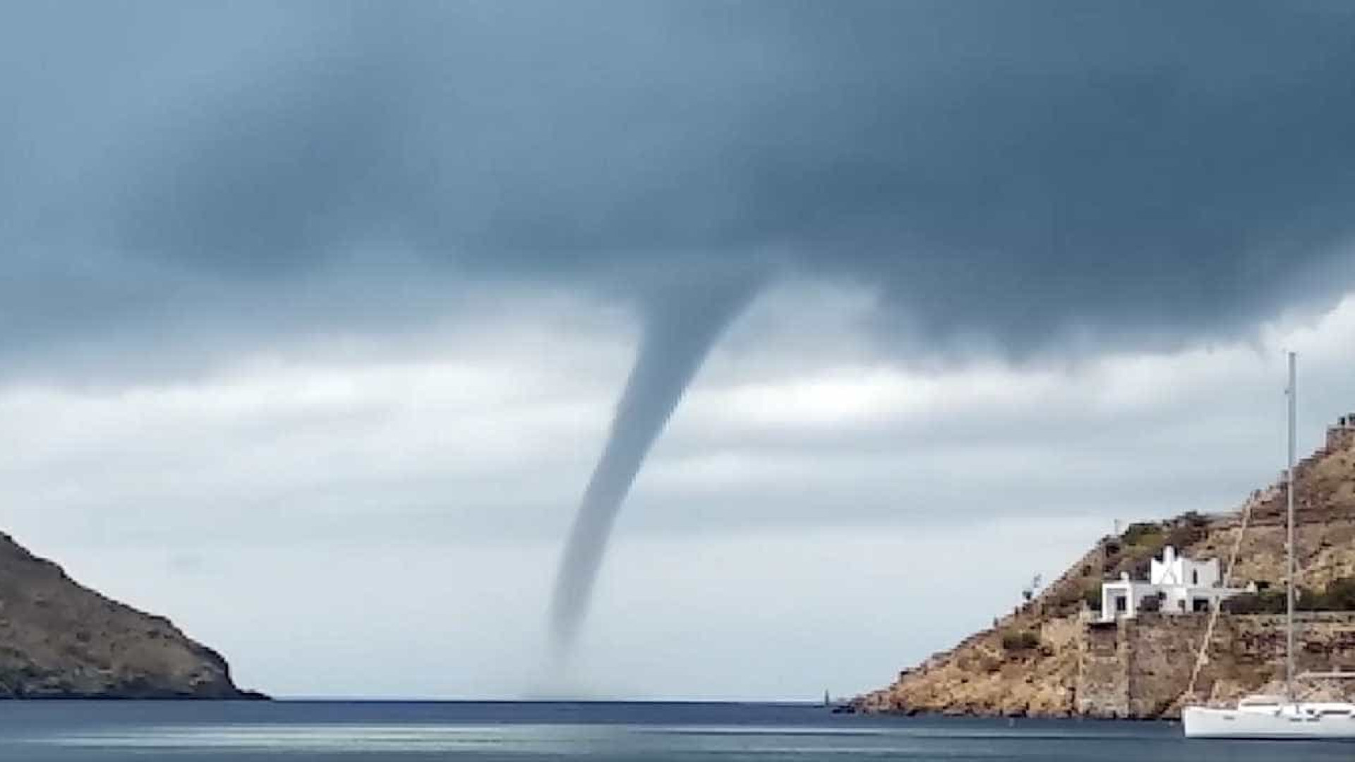 Tornado atinge sul da Itália e deixa danos e feridos