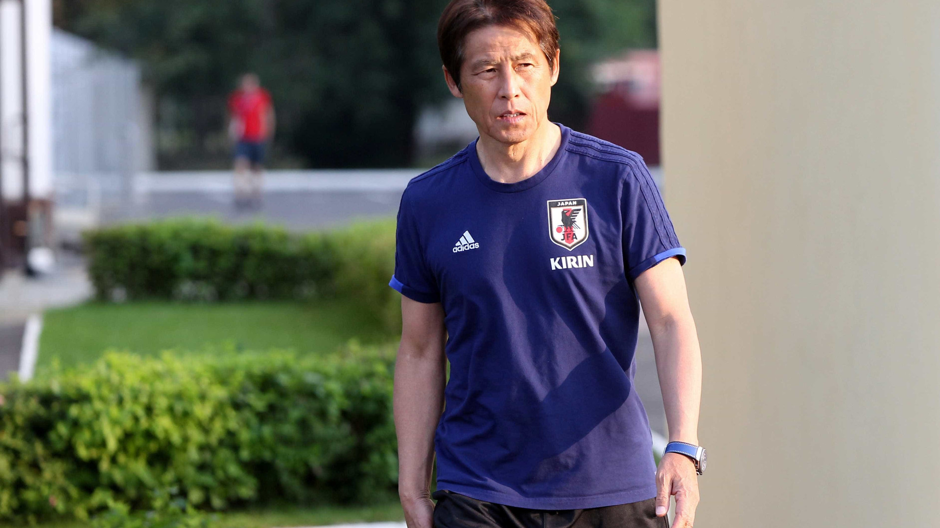 Elenco do Japão limpa vestiário após derrota para Bélgica