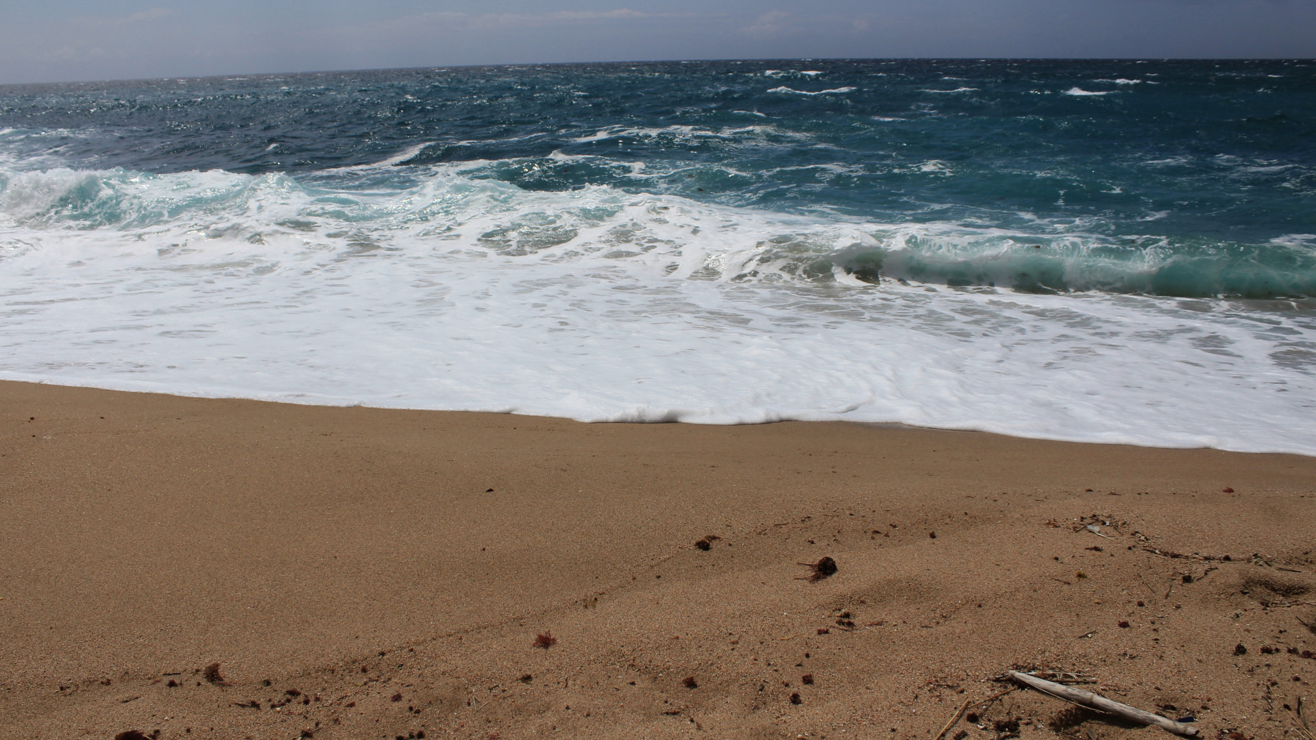 Corpo é encontrado boiando em praia de São Vicente (SP)