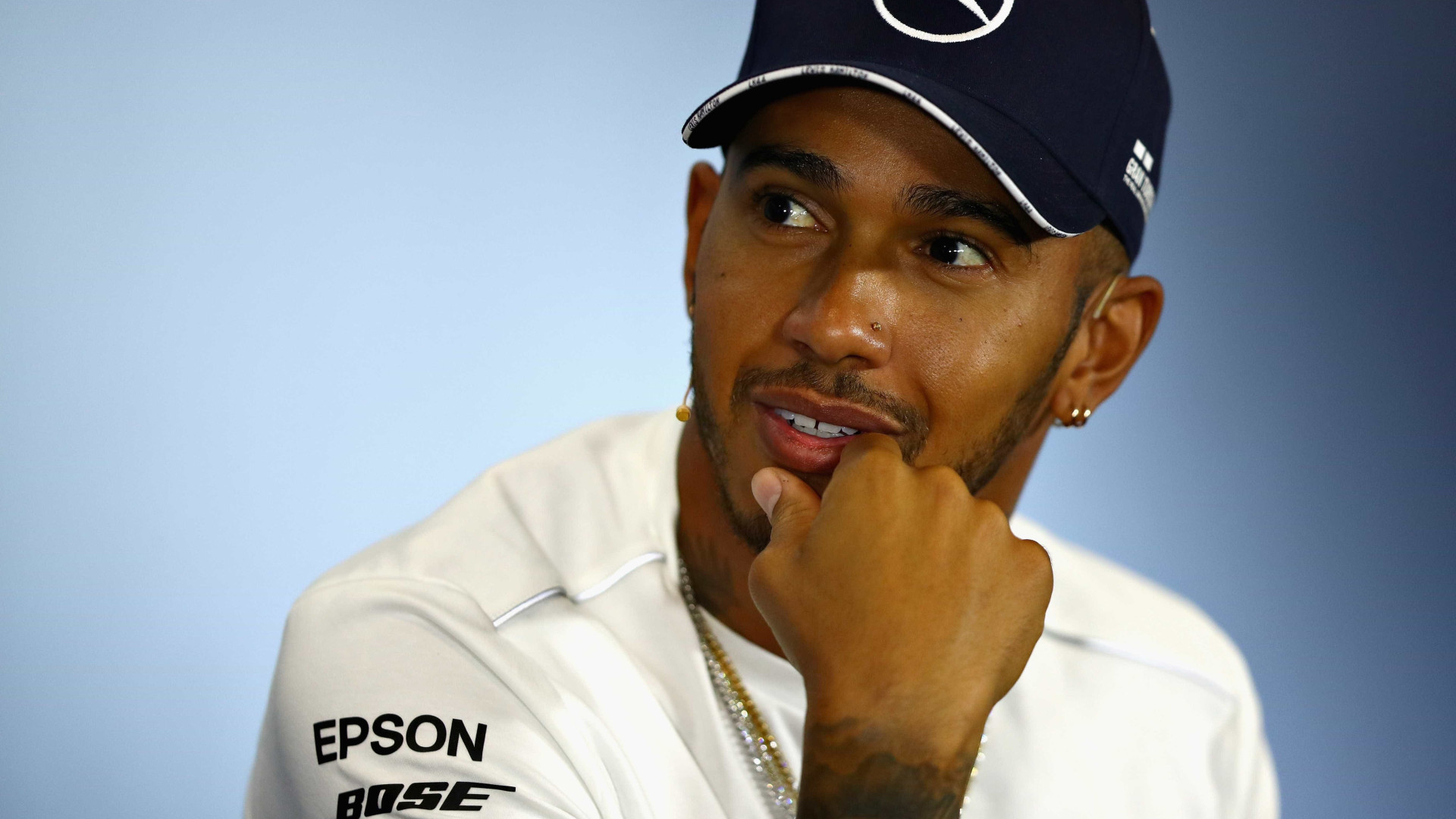 Hamilton lidera nova dobradinha da Mercedes no 3º treino livre