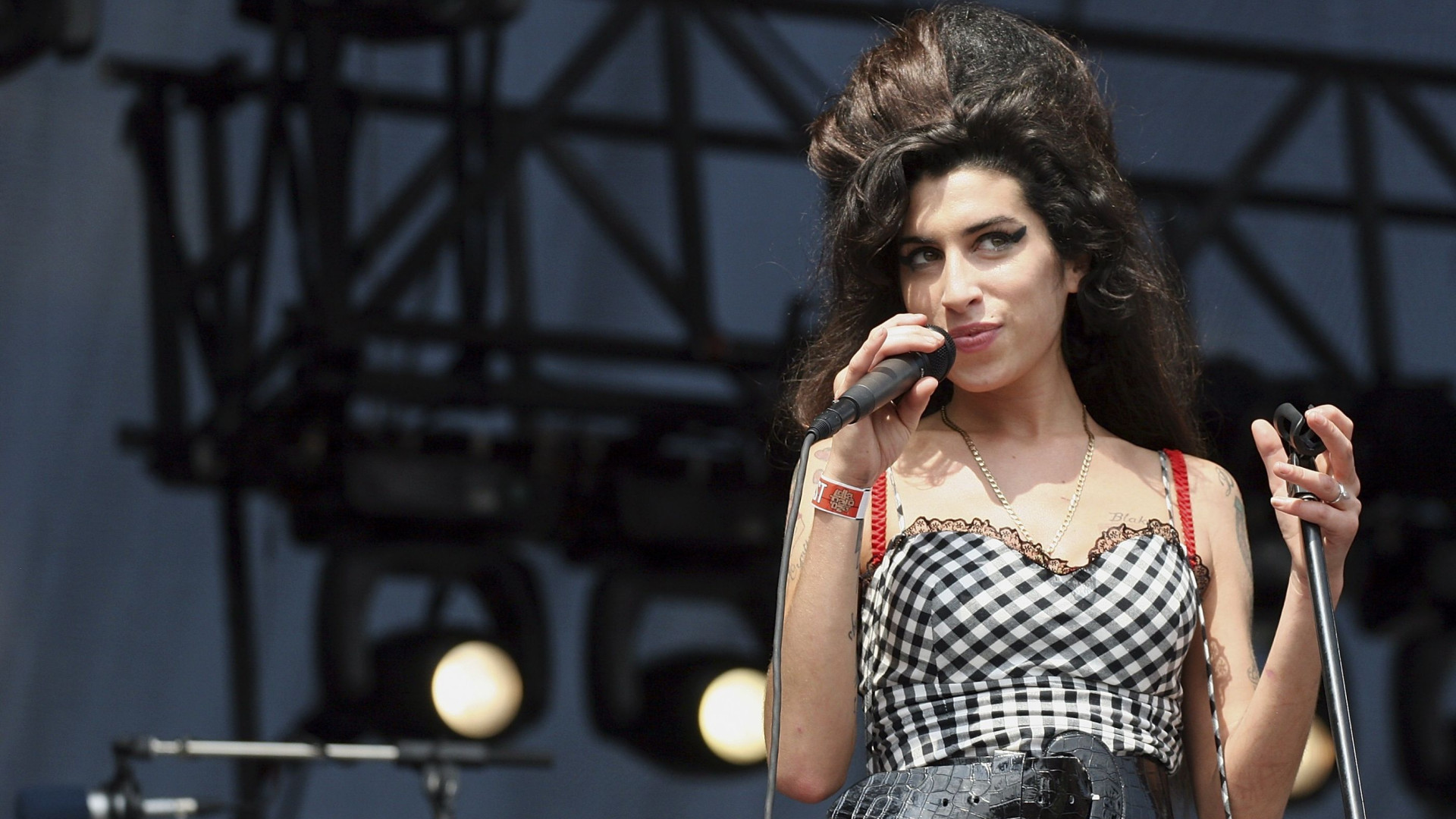 Amy Winehouse voltará aos palcos na forma de holograma