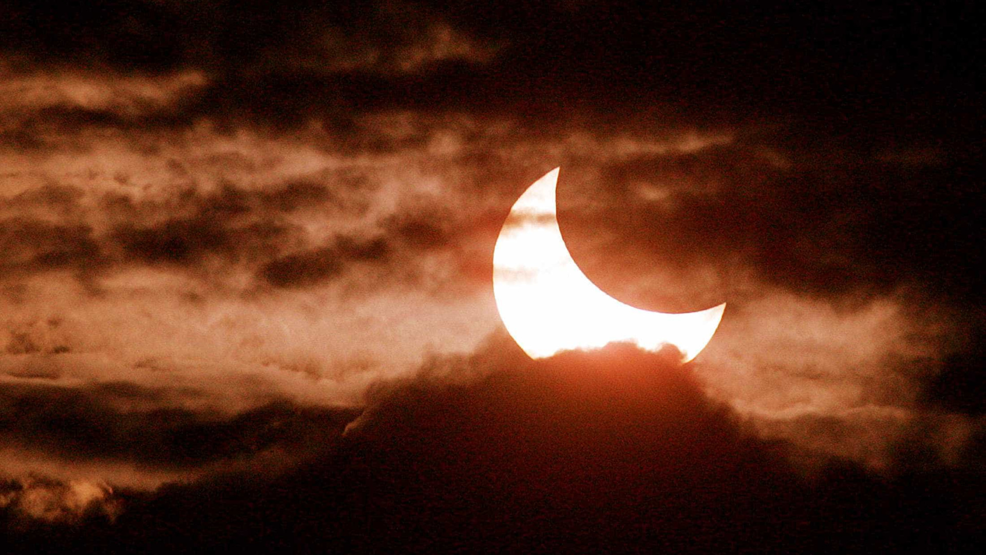 Saiba a que horas observar o eclipse lunar em cada região do Brasil