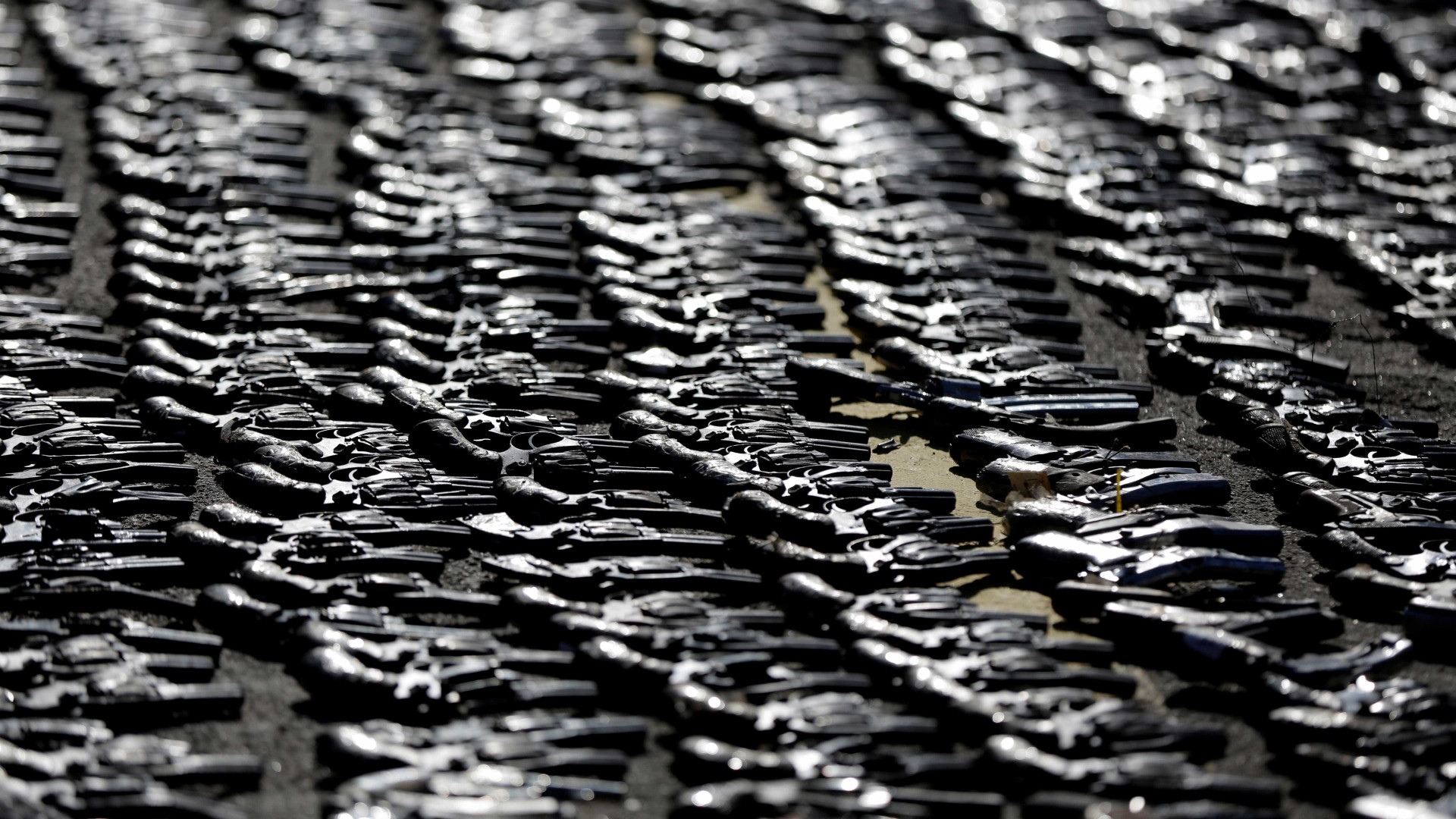 PRF apreende 34 pistolas e 2.300 munições no Rio