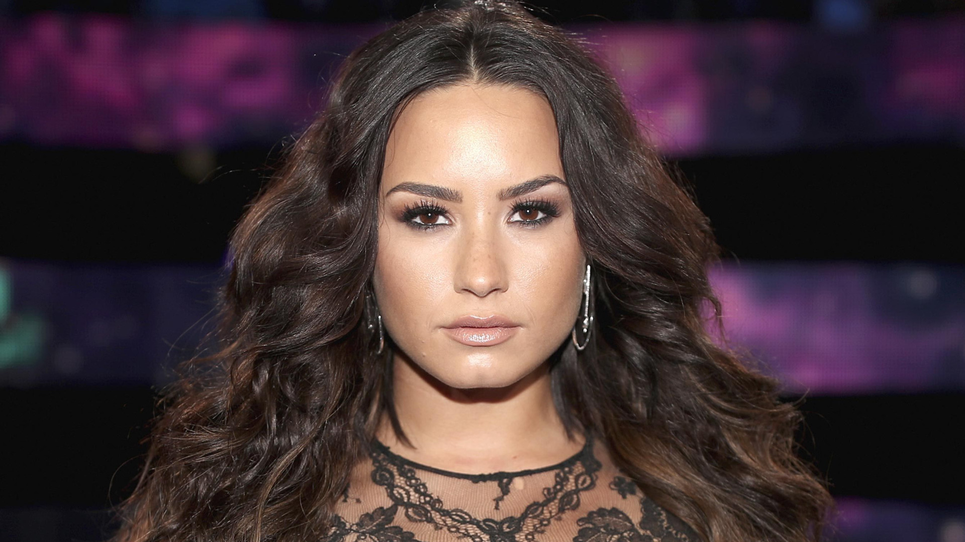 Demi Lovato sofreu "três derrames e um ataque cardíaco" após overdose