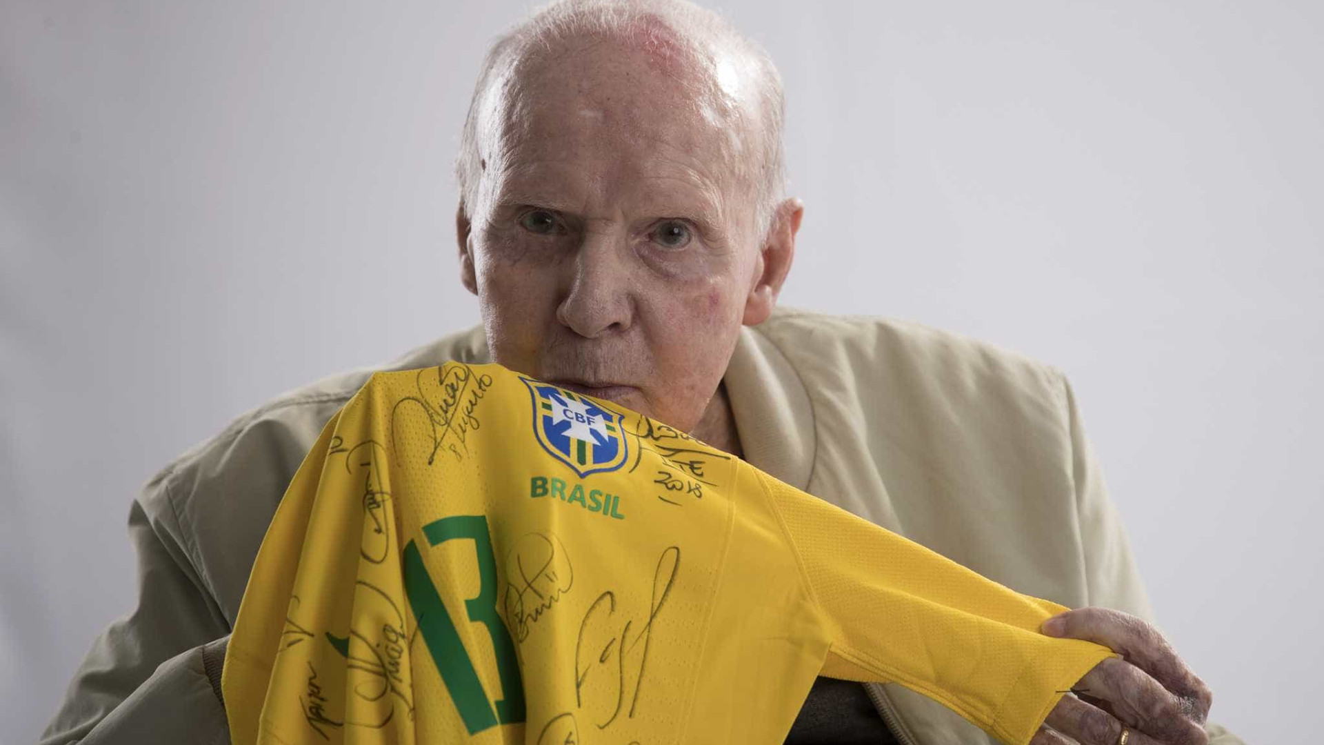 'Ninguém está me vendo, mas estou em campo', diz Zagallo sobre Brasil na Copa