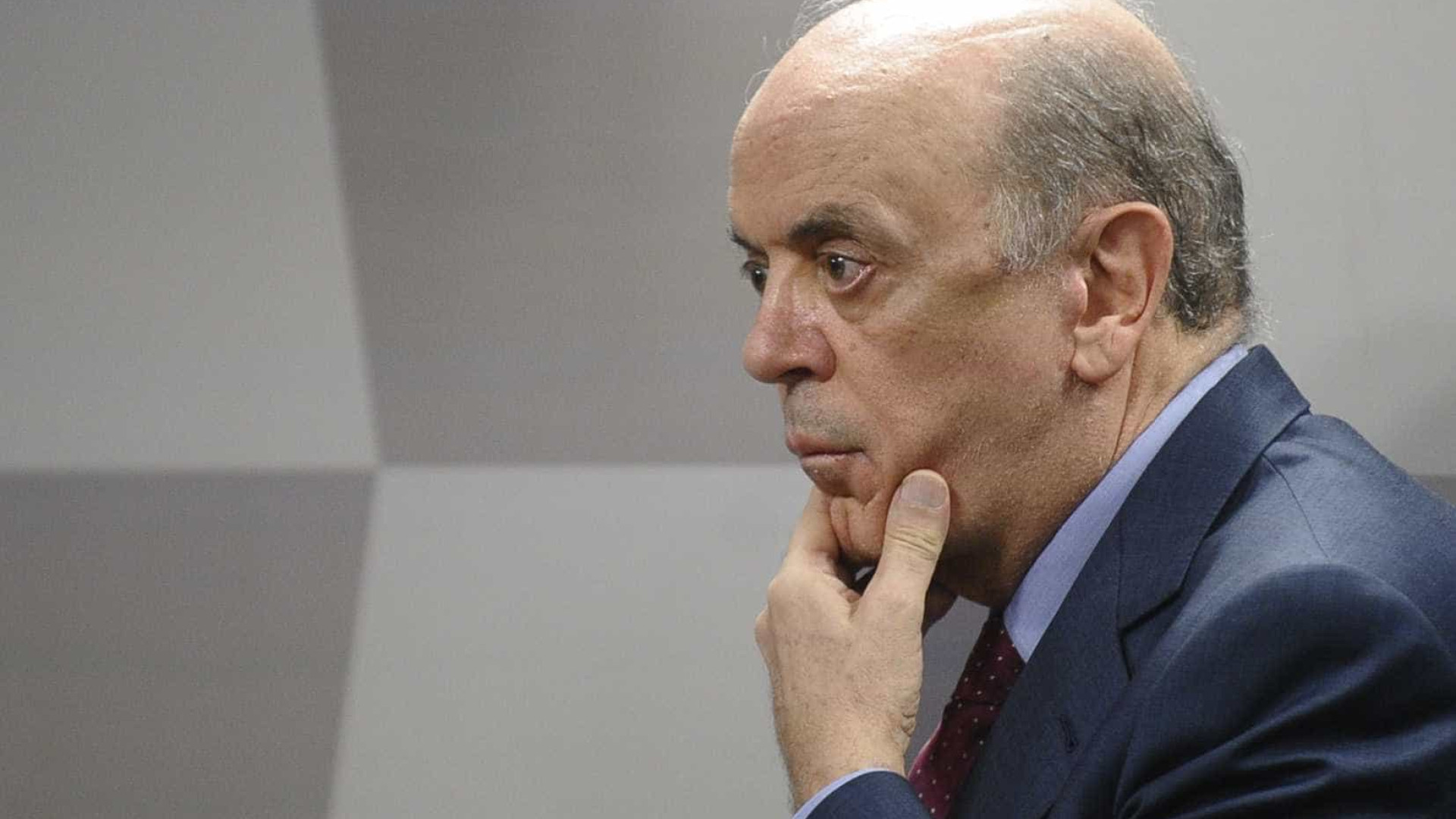 Bolsonaro precisa deixar Mandetta trabalhar, diz Serra