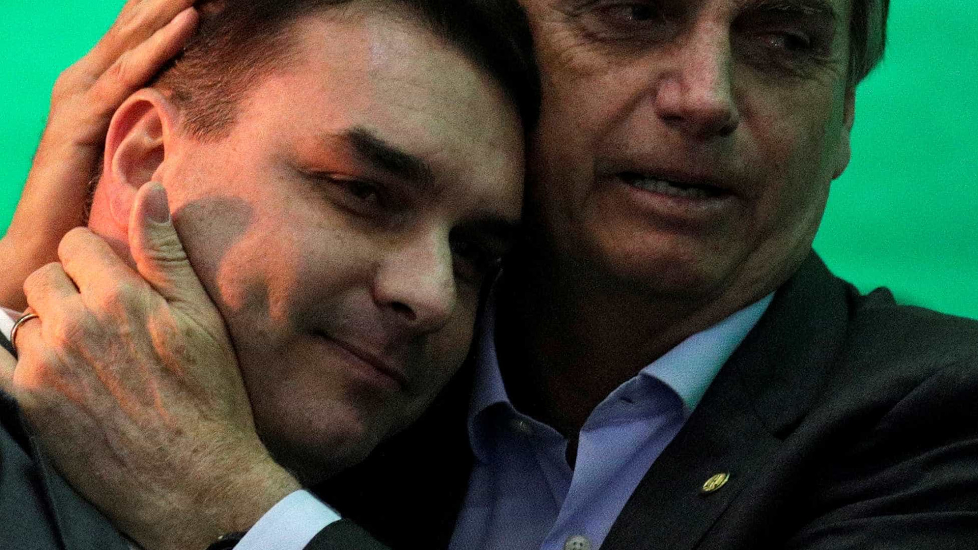 Flávio Bolsonaro: 'Não tem como ir para rua com a barriga aberta'