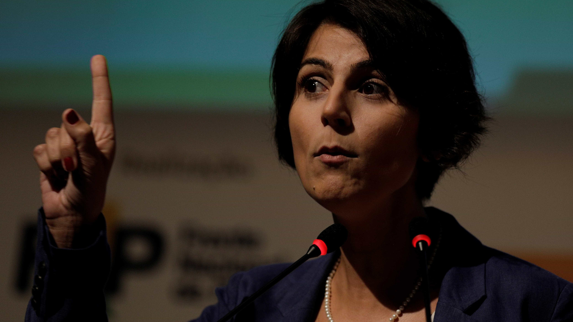 Hacker diz à PF que Manuela D'Ávila intermediou contato com Greenwald