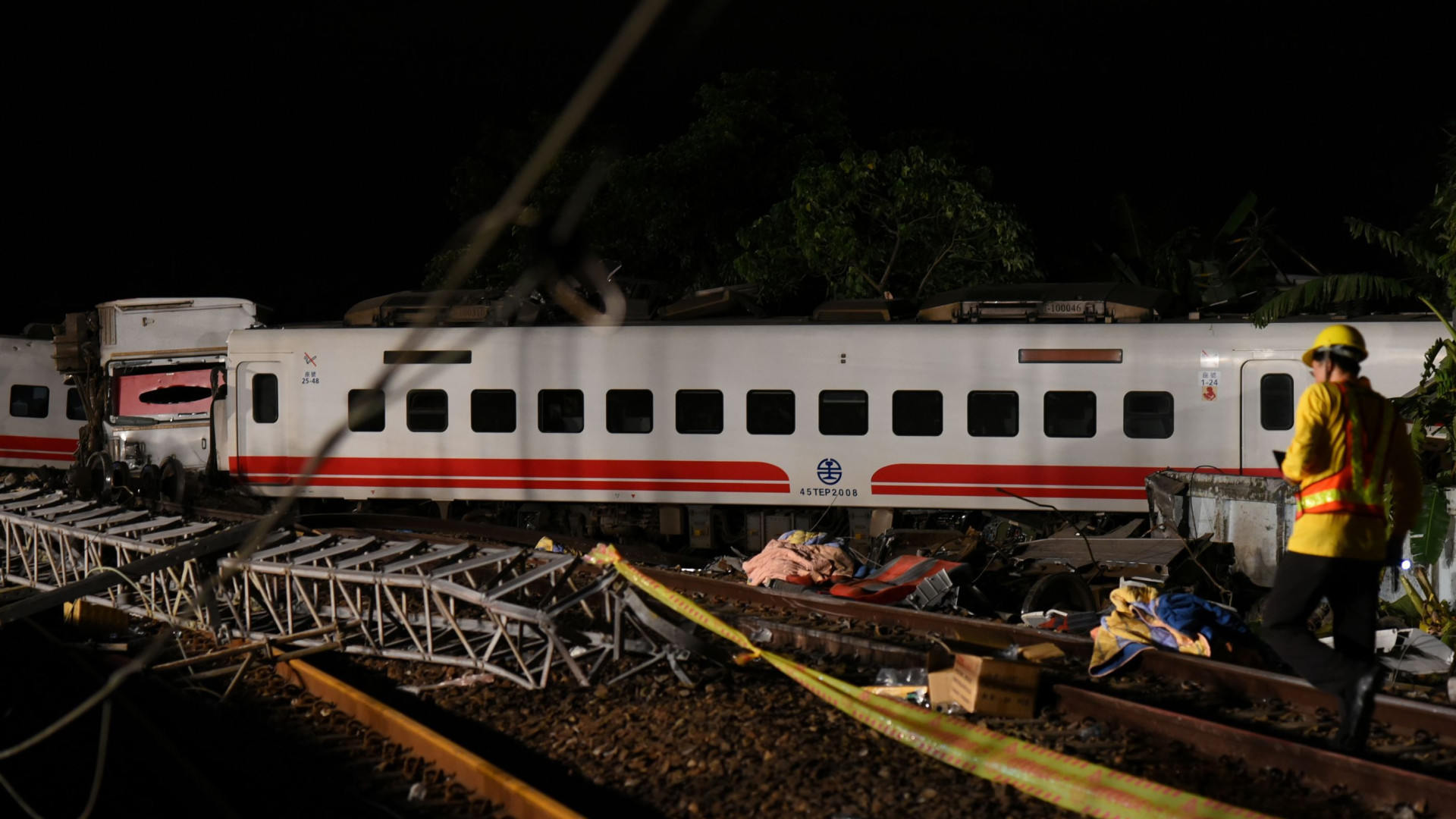 Nº de mortos em descarrilhamento de trem em Taiwan sobe para 22