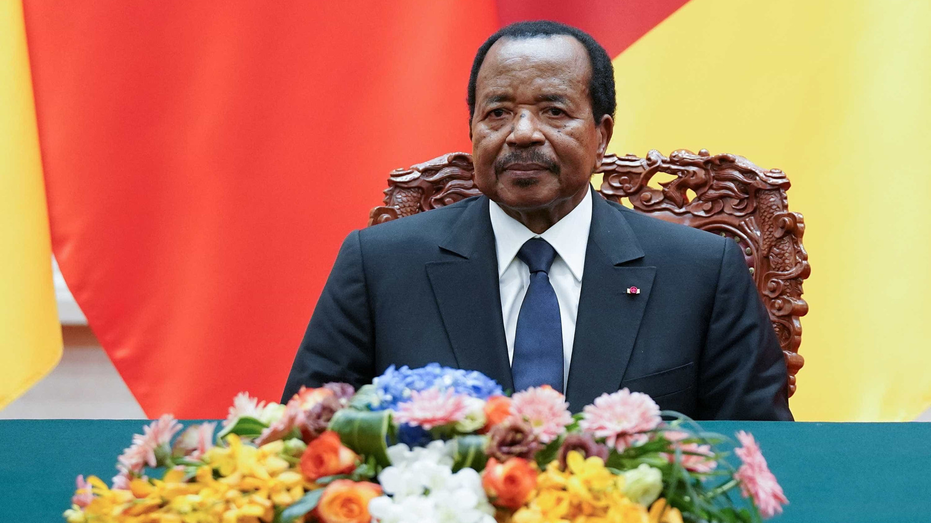 Presidente de Camarões é reeleito após 36 anos no poder