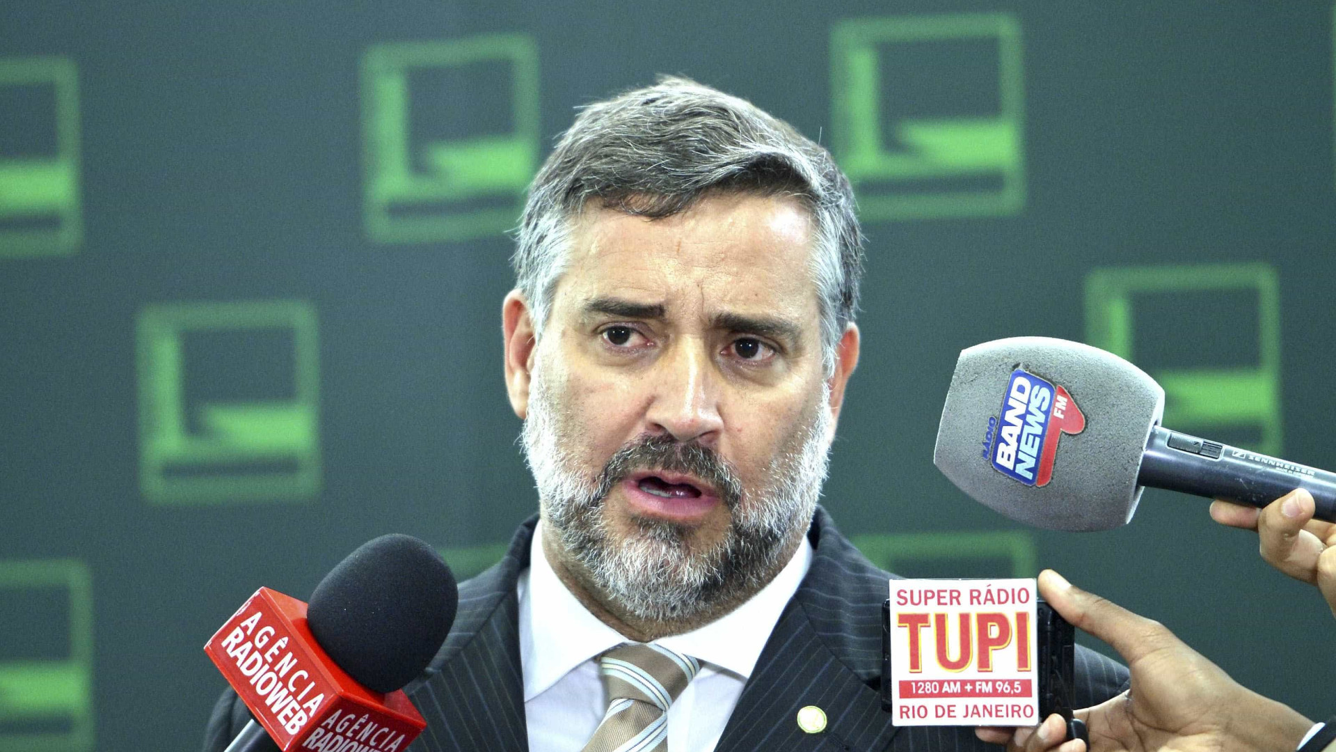 Ministro Paulo Pimenta cobra desculpas de Milei a Lula como condição para iniciar diálogo