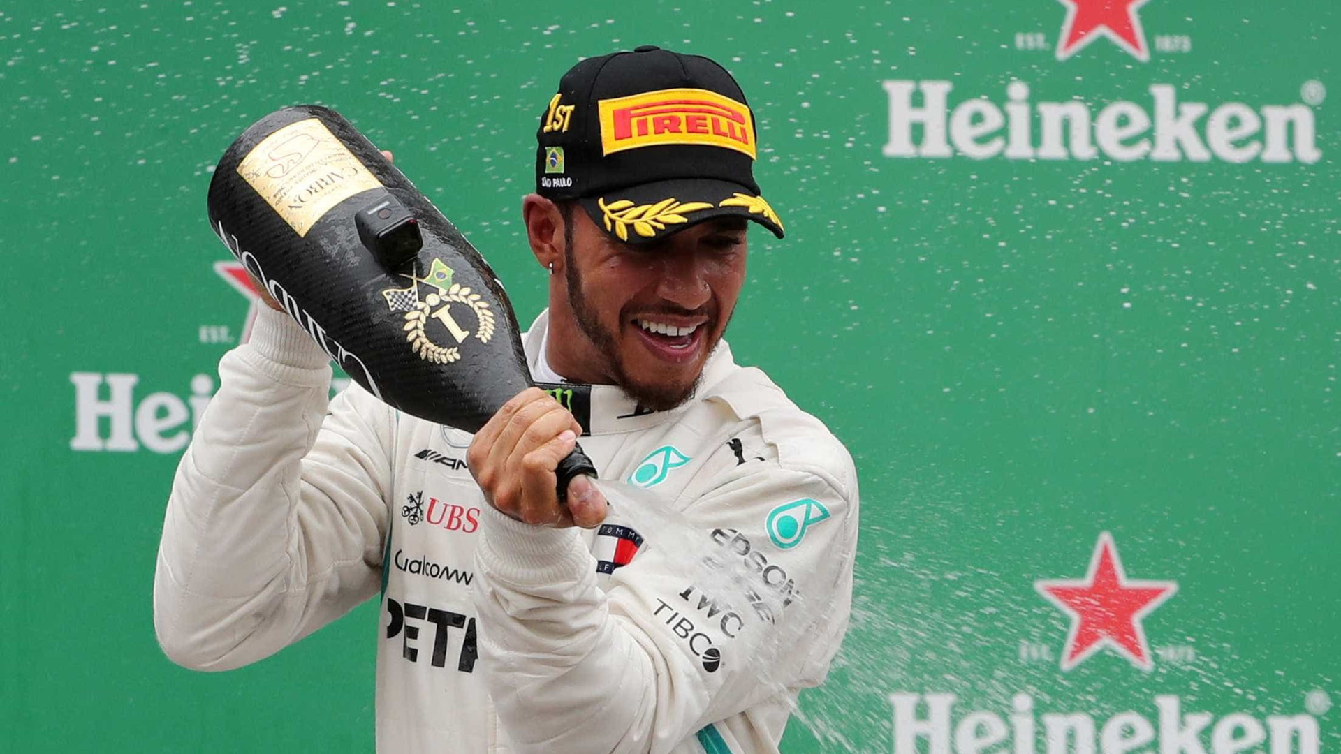 Hamilton vence o GP do Brasil e Mercedes leva Mundial de Construtores