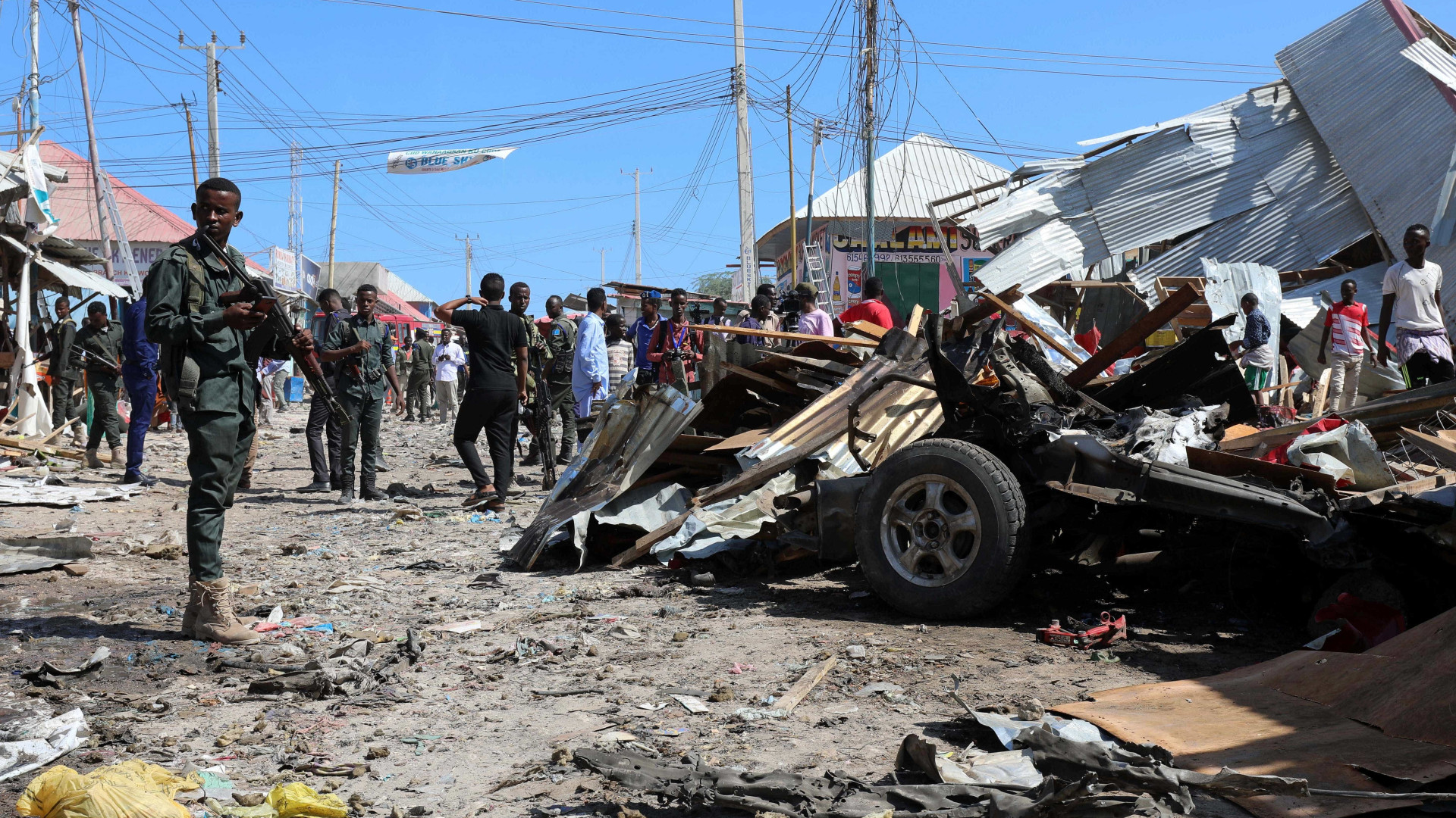 Explosão de carro-bomba deixa ao menos 76 mortos na Somália