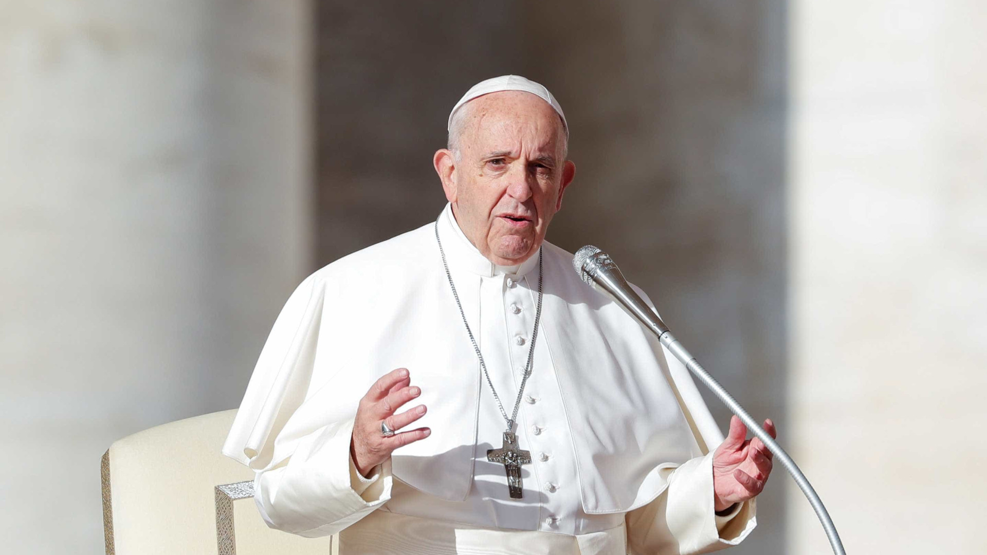 Papa fará doação para ajudar vítimas de tsunami na Indonésia