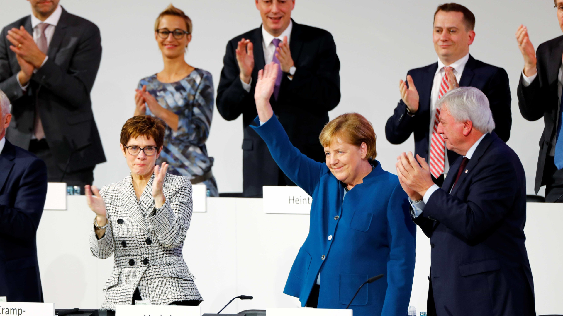 Merkel defende legado em despedida como líder de partido