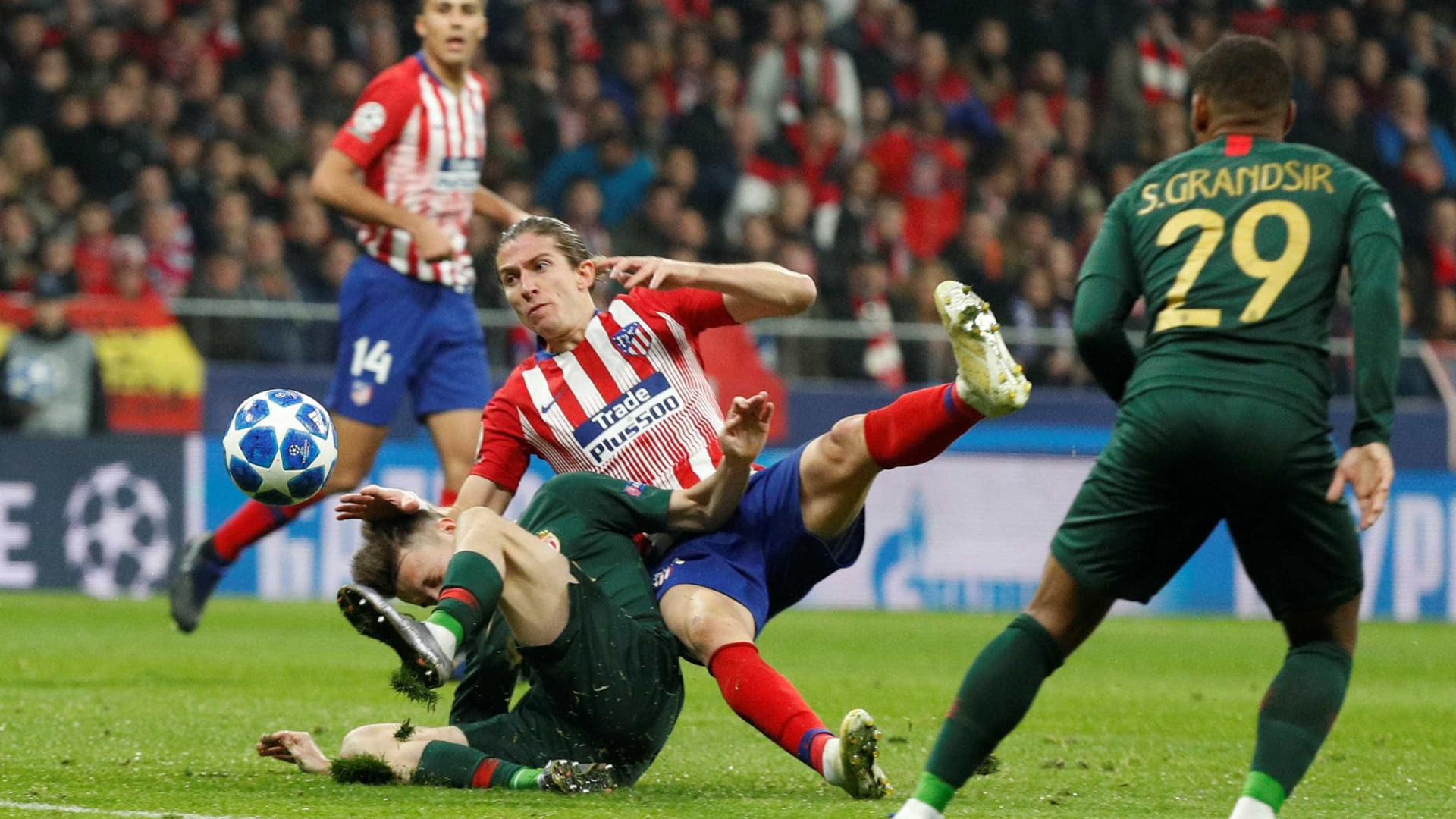 Filipe Luís sofre lesão e desfalca o Atlético de Madri por três semanas
