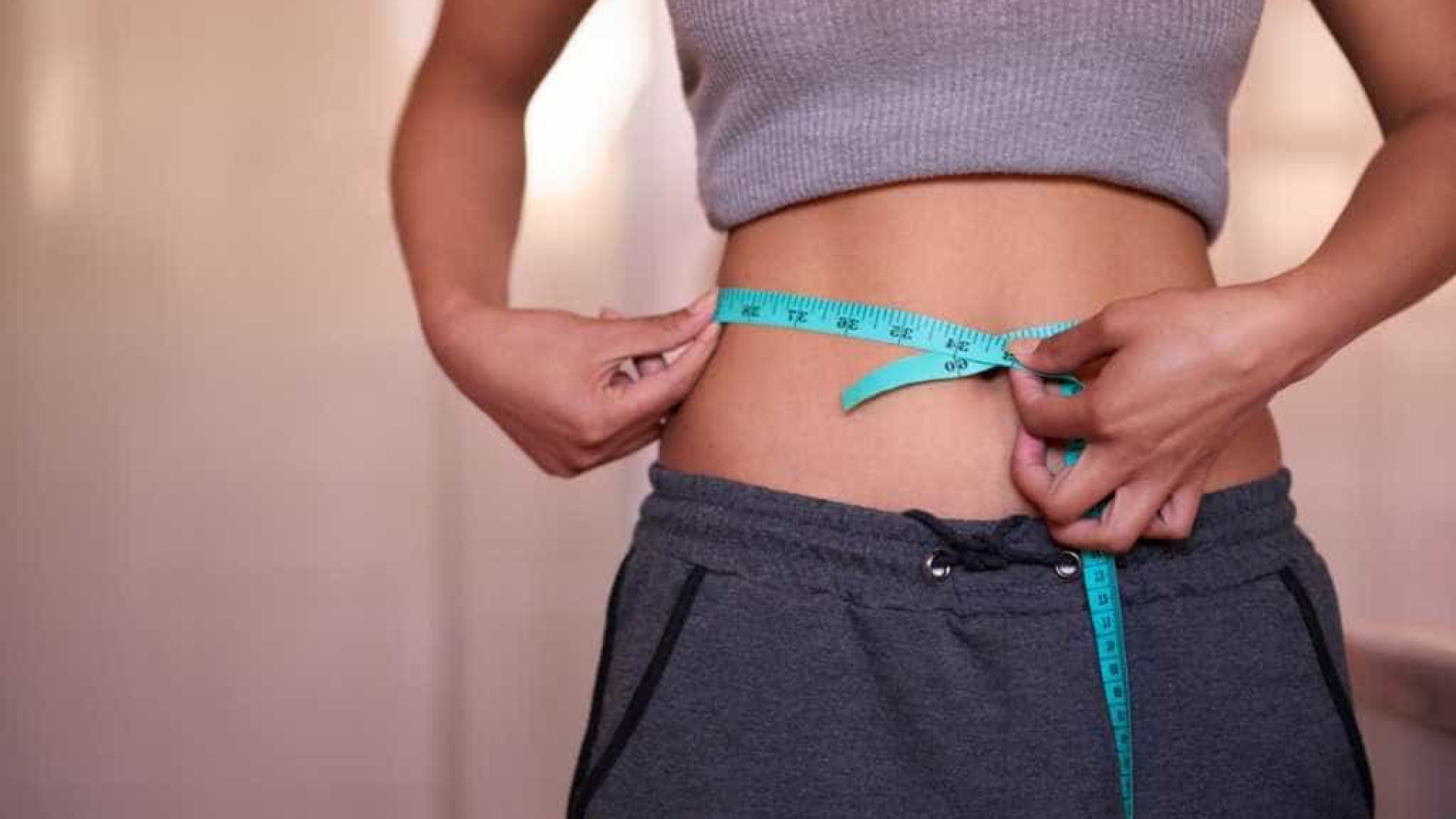 4 exercícios fáceis para ajudar a afinar a cintura