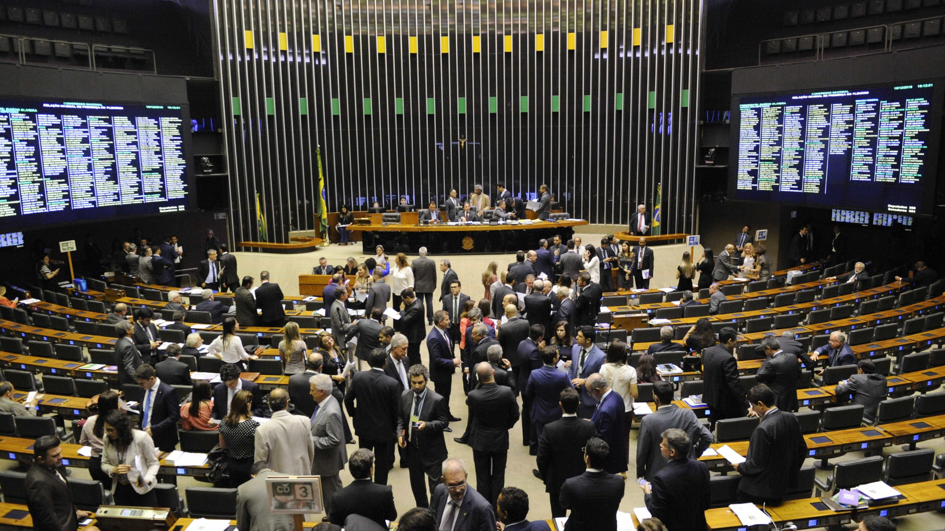 Câmara paga R$ 16 milhões em auxílio-mudança a deputados