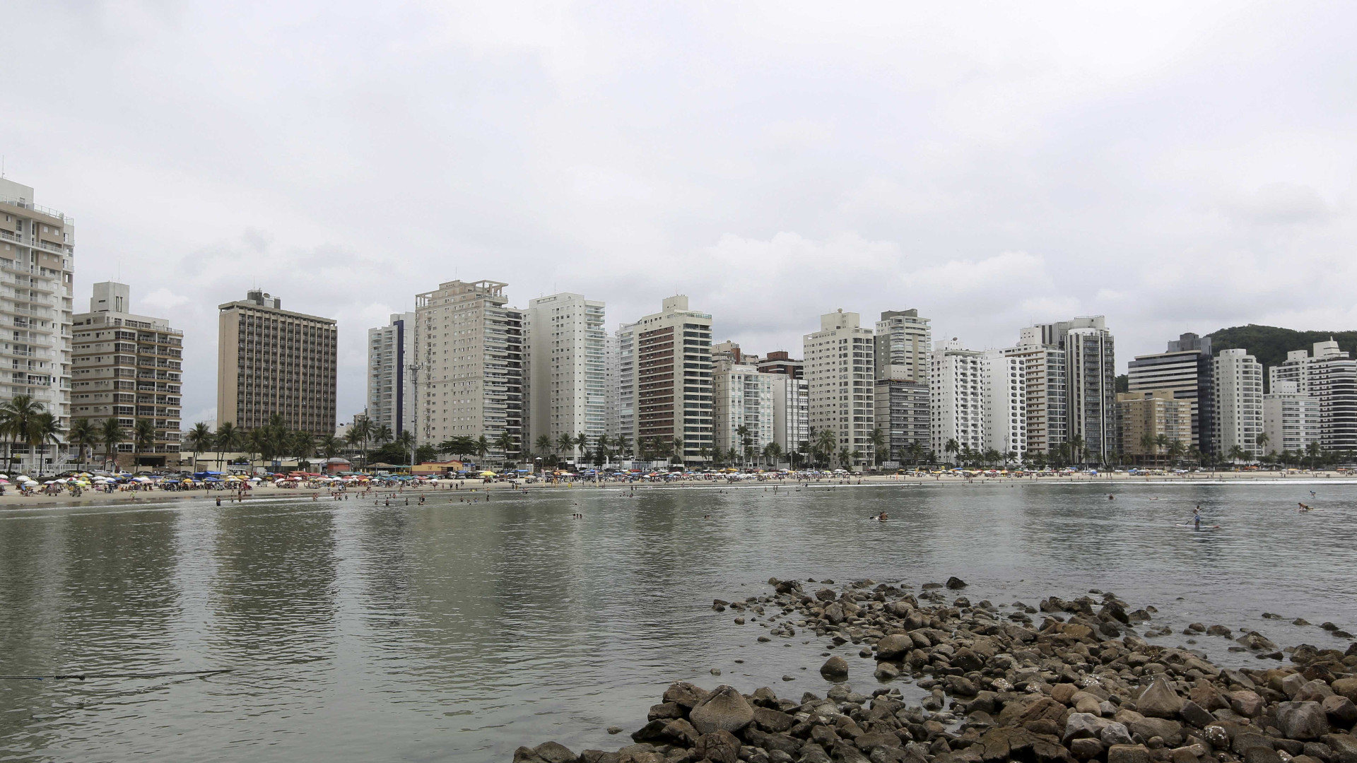 Prefeitura de Guarujá (SP) quer cobrar taxa para turista entrar na cidade