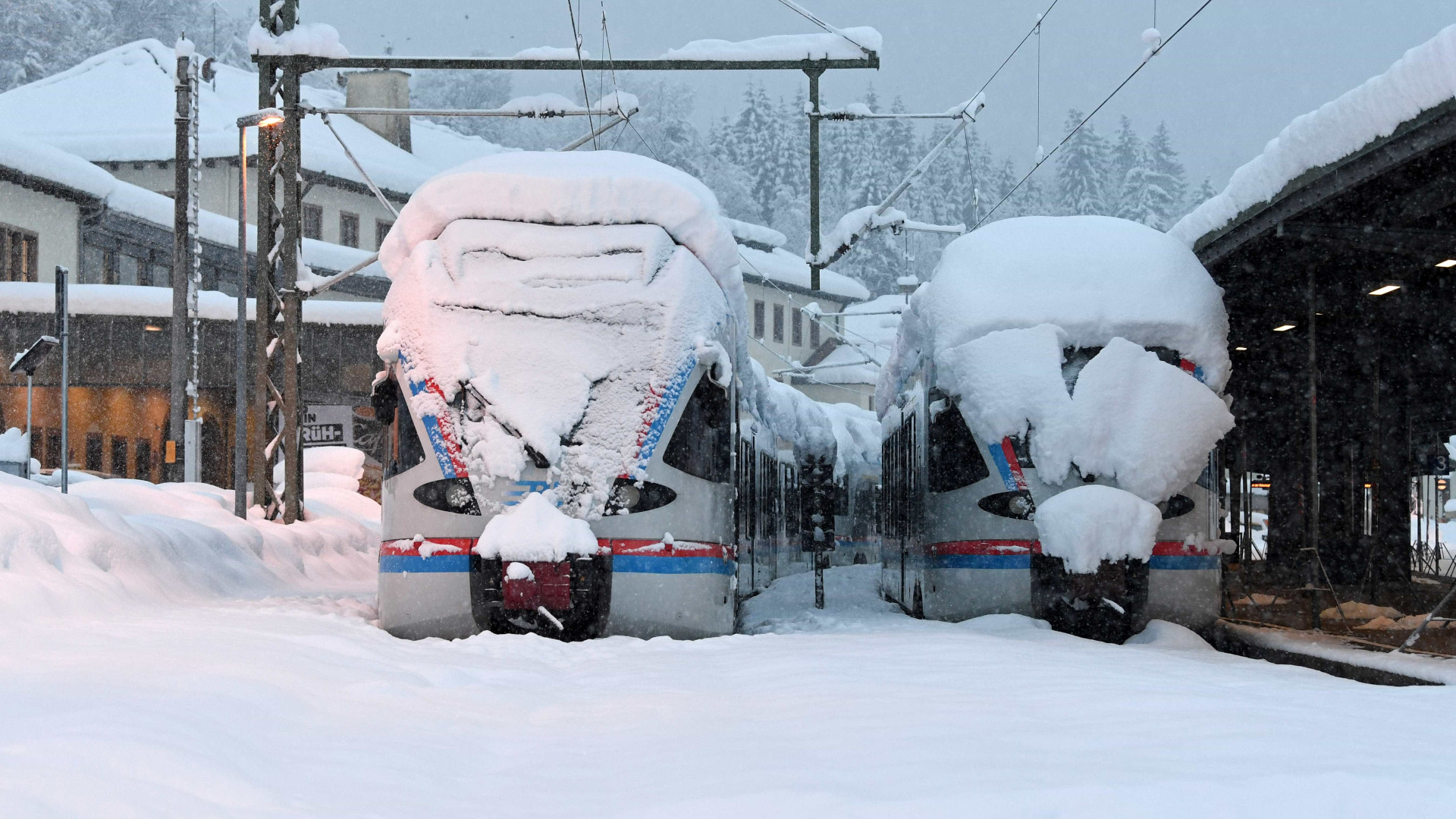 Nevascas causam transtornos e morte na Europa