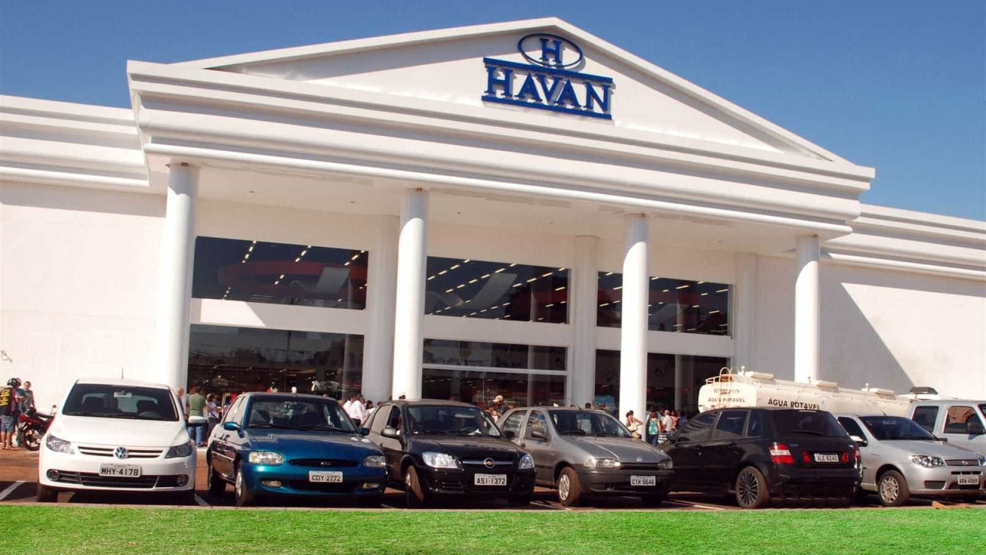 Havan oferece R$ 100 mil por informações sobre incêndio em estátua em Rondônia