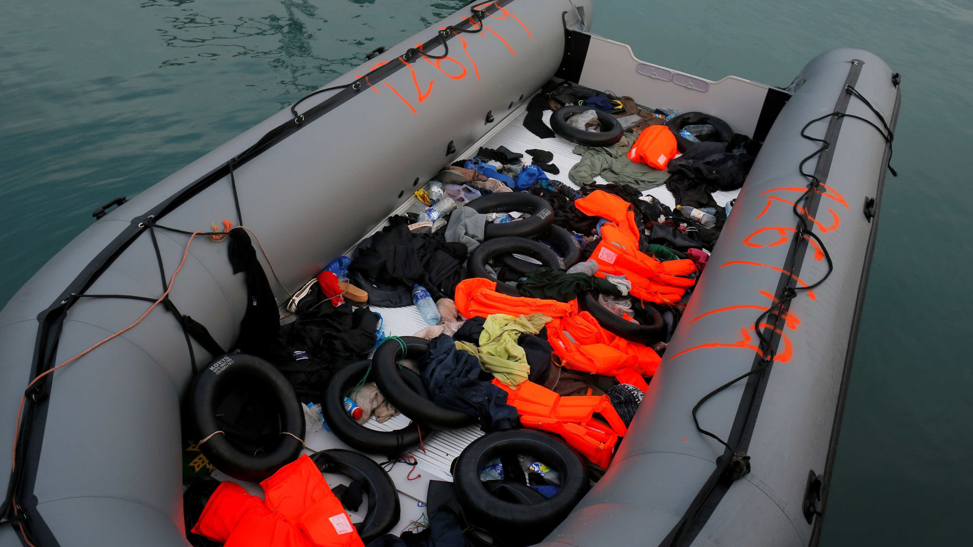 Naufrágio de dois barcos deixa 28 mortos e 130 desaparecidos