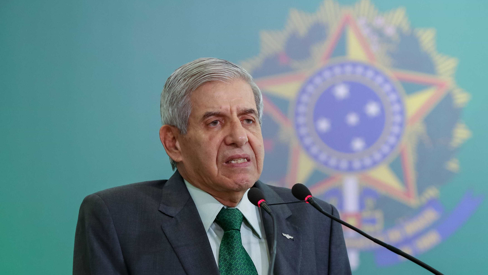 “O Brasil está sendo tirado da UTI”, diz general Augusto Heleno