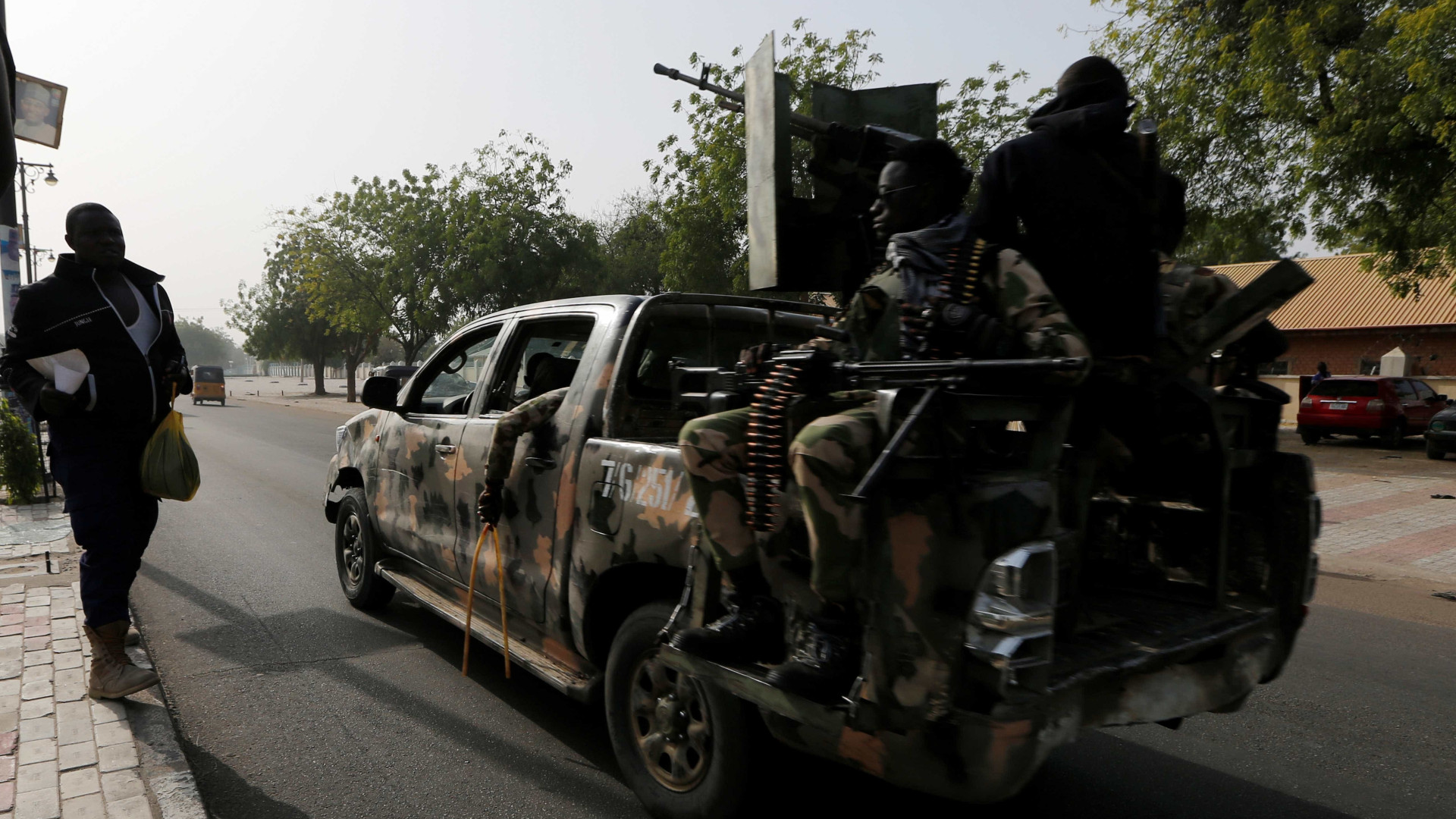 Às vésperas de eleição, onda de violência mata 66 na Nigéria