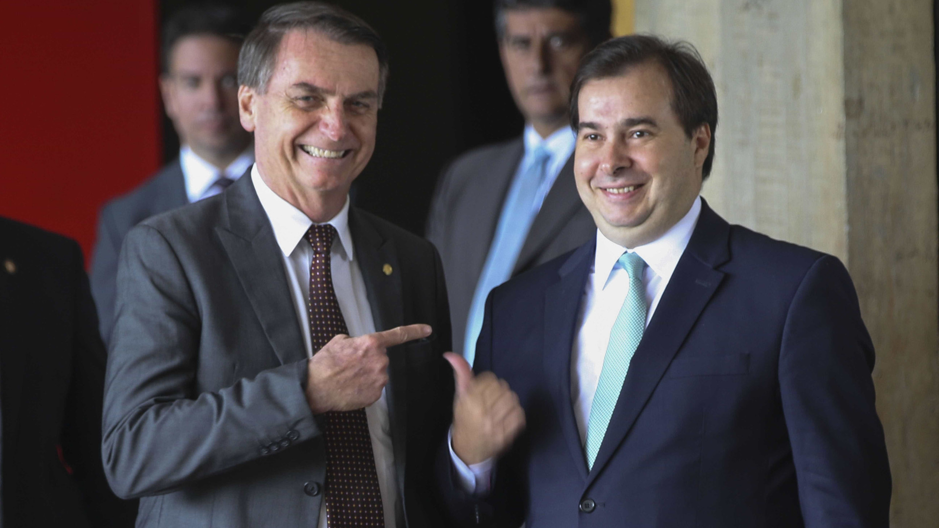 Decisão de adiar Enem foi tomada após conversa com Maia, diz Bolsonaro