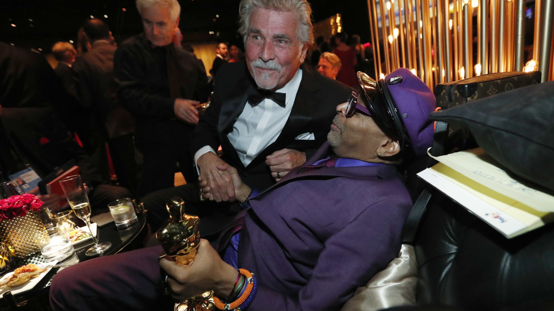 Spike Lee bêbado e Lady Gaga chorosa vagam pelos bastidores do Oscar